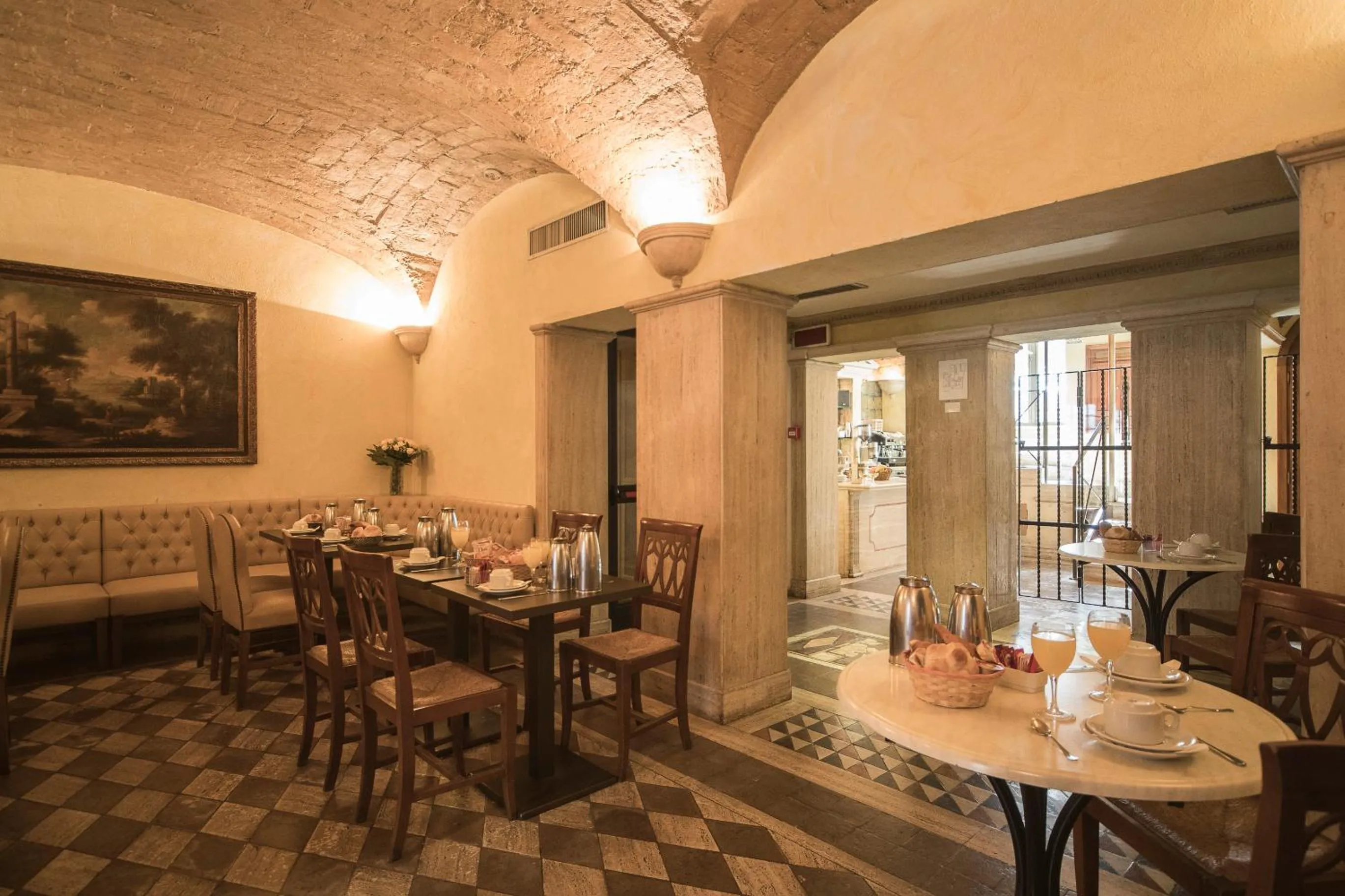 Restaurant/places to eat in Hotel Donatello