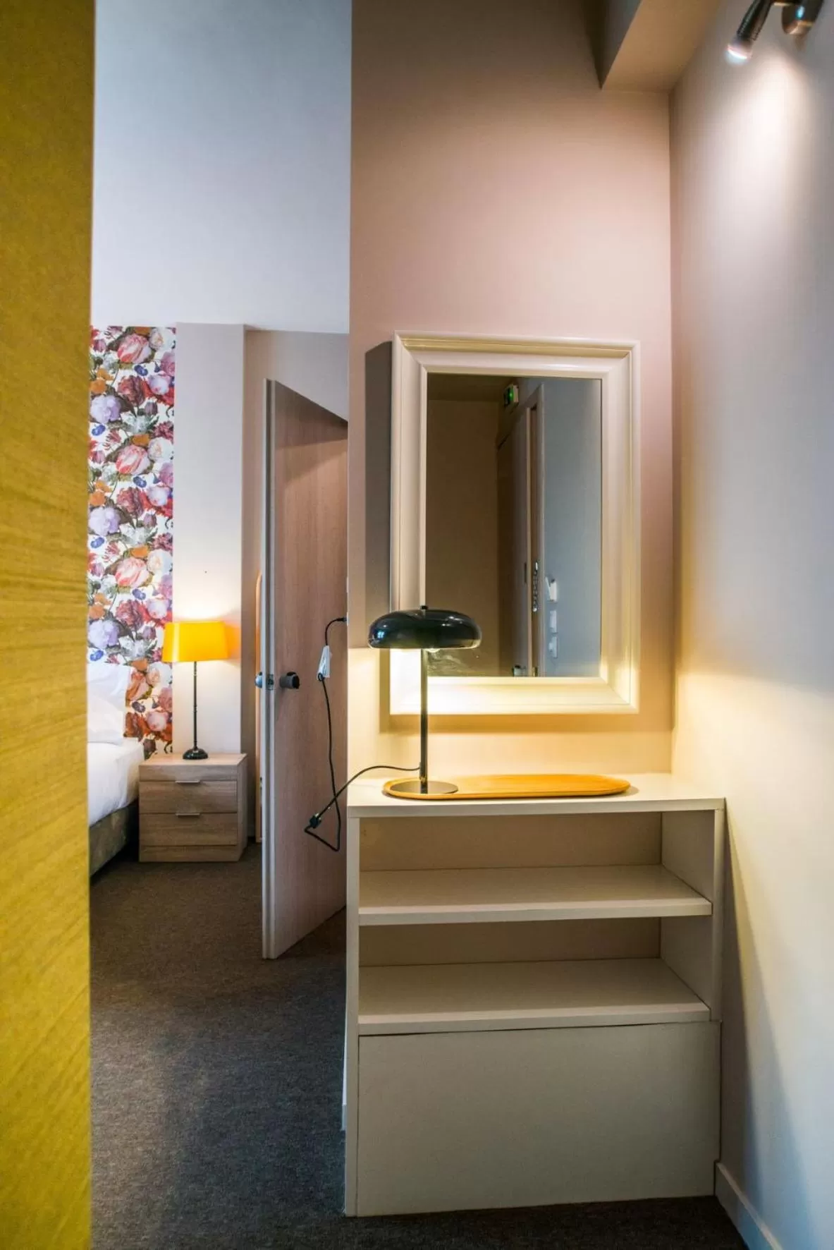 Photo of the whole room, TV/Entertainment Center in Athens Gem