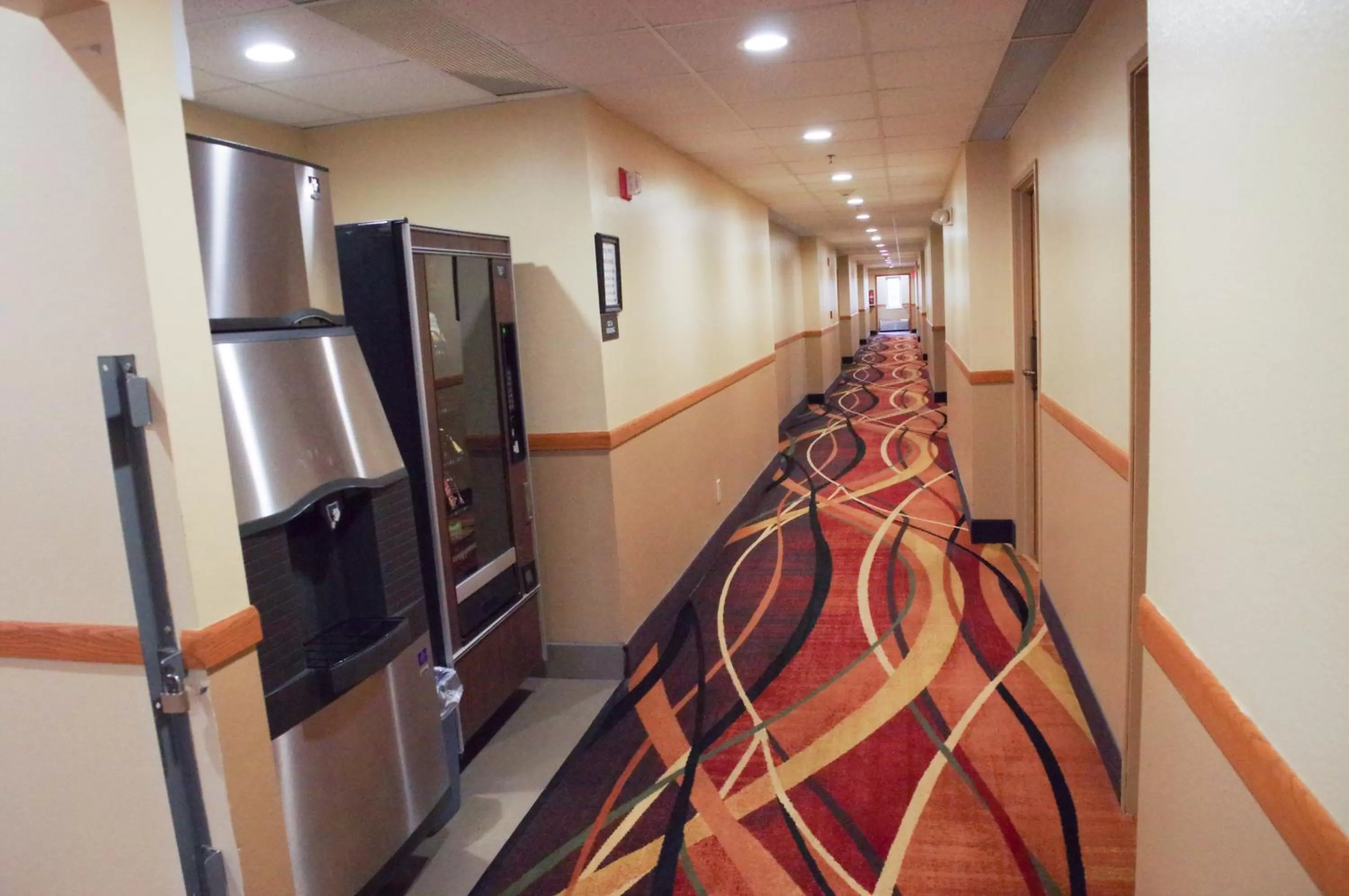 DUTCH INN AND SUITES