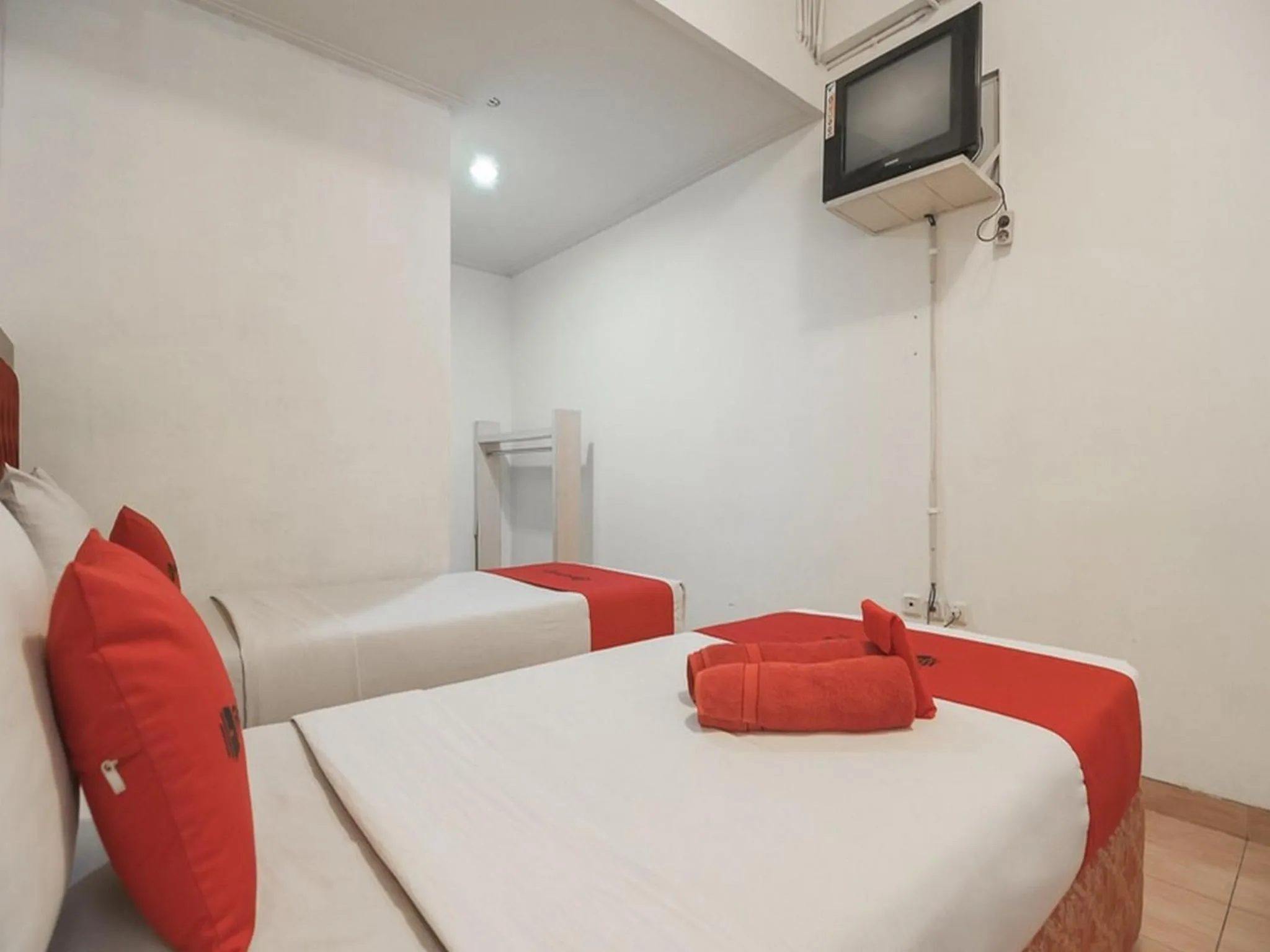 Bedroom, Bed in RedDoorz @ Buah Batu 3