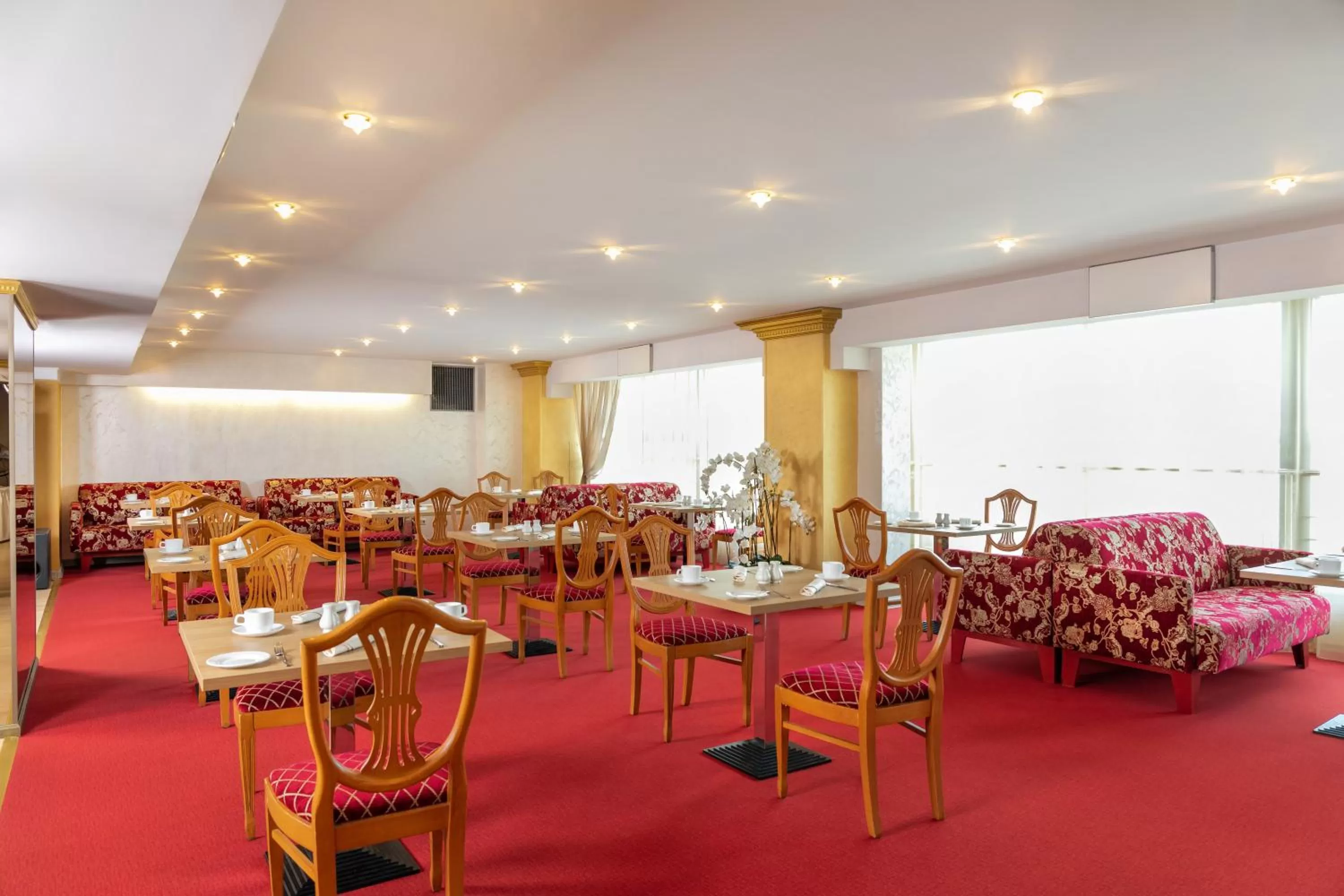 Restaurant/Places to Eat in U11 Hotel