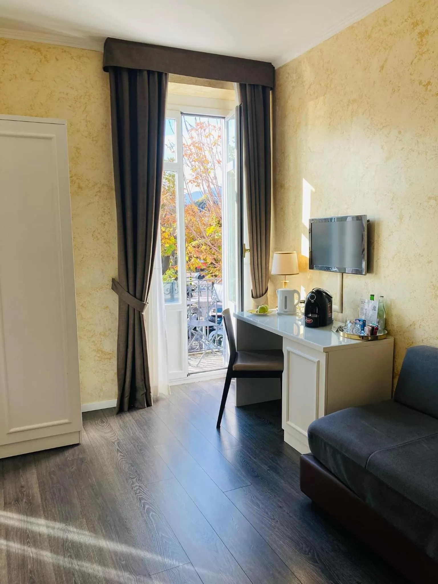 Seating area in Hotel Millennium