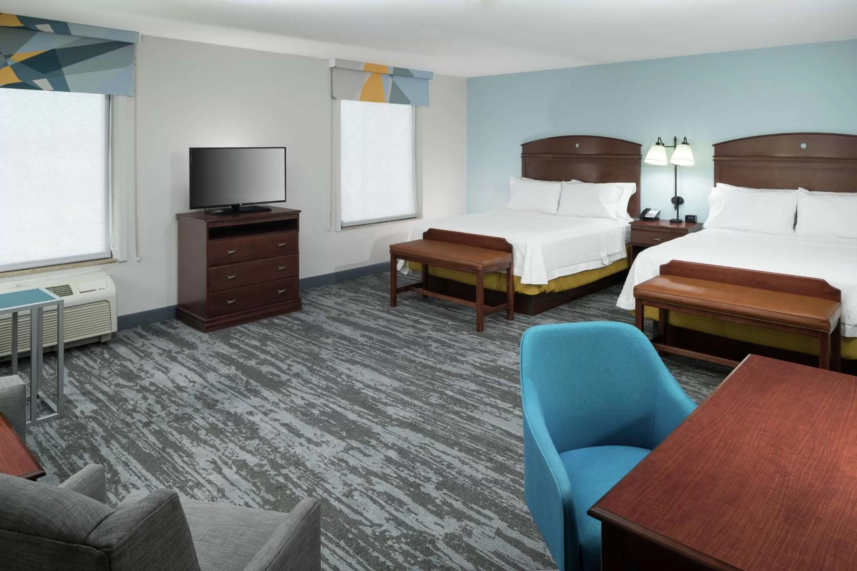 Bedroom, Bed in Hampton Inn & Suites Rochester-North