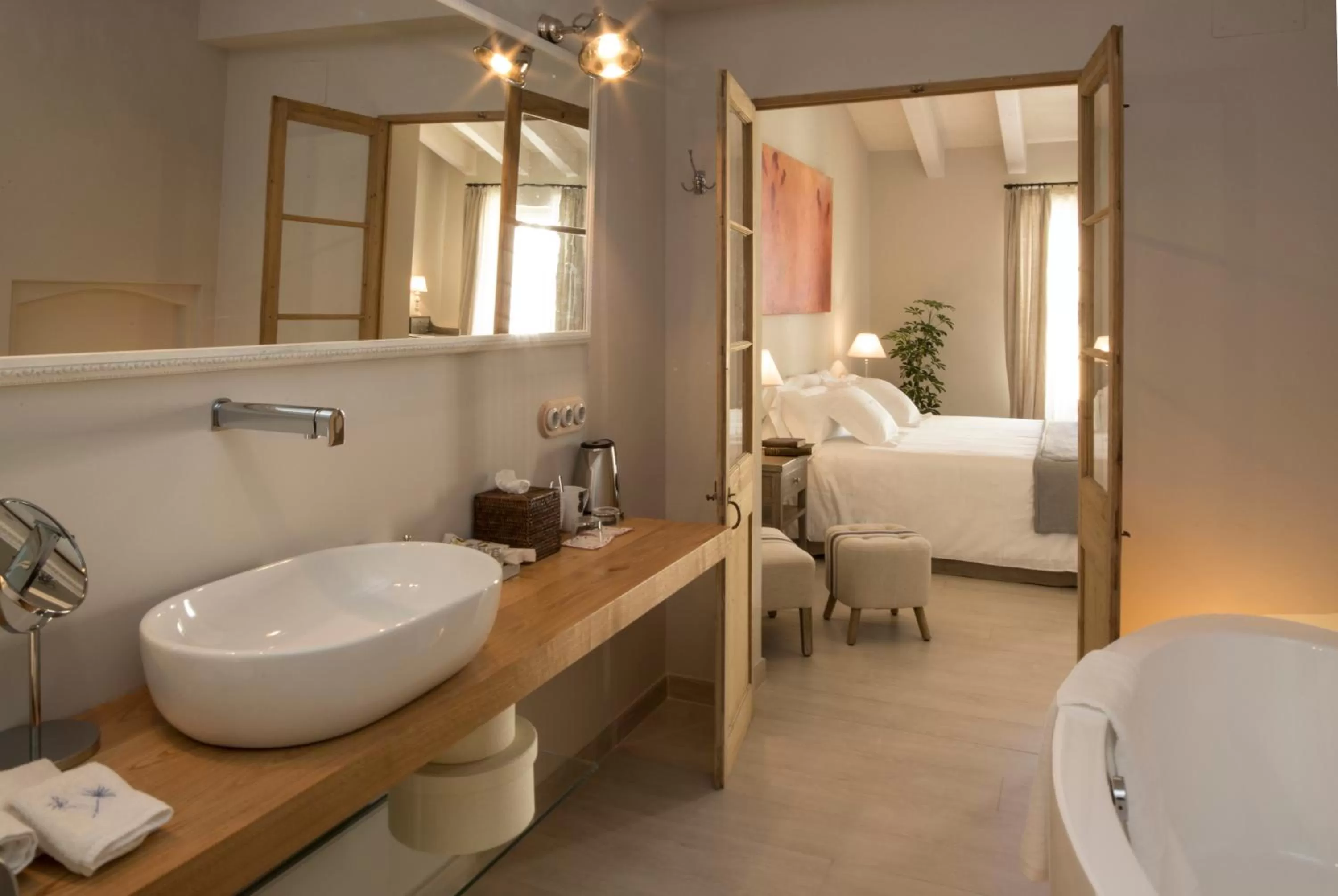 Bathroom, Bed in Jardí de Ses Bruixes Boutique Hotel