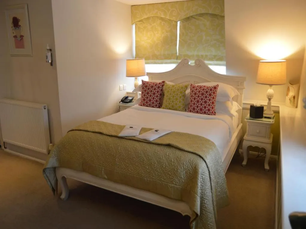 Bed in Le Bouchon Brasserie & Hotel