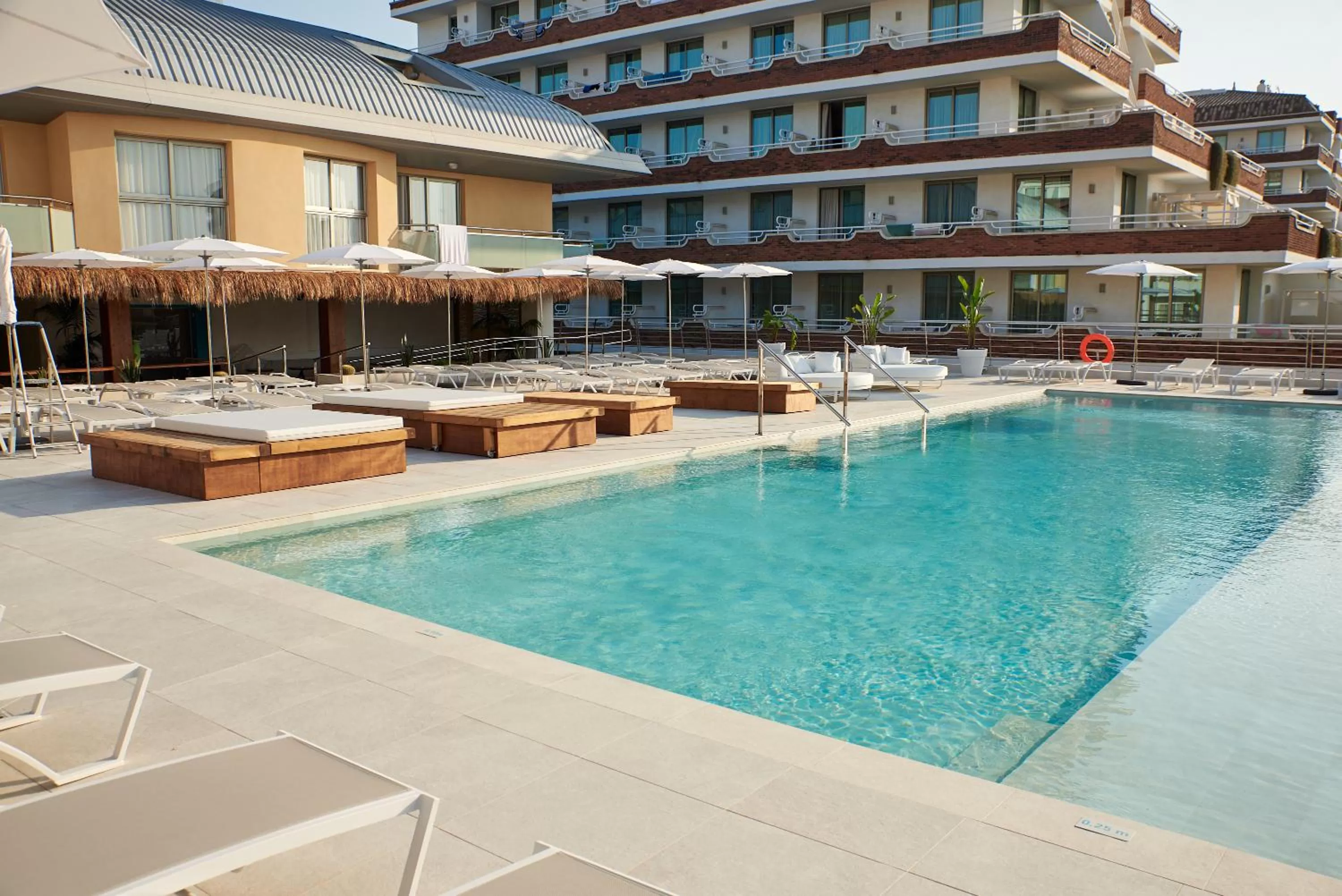 Swimming pool in DWO Sirius