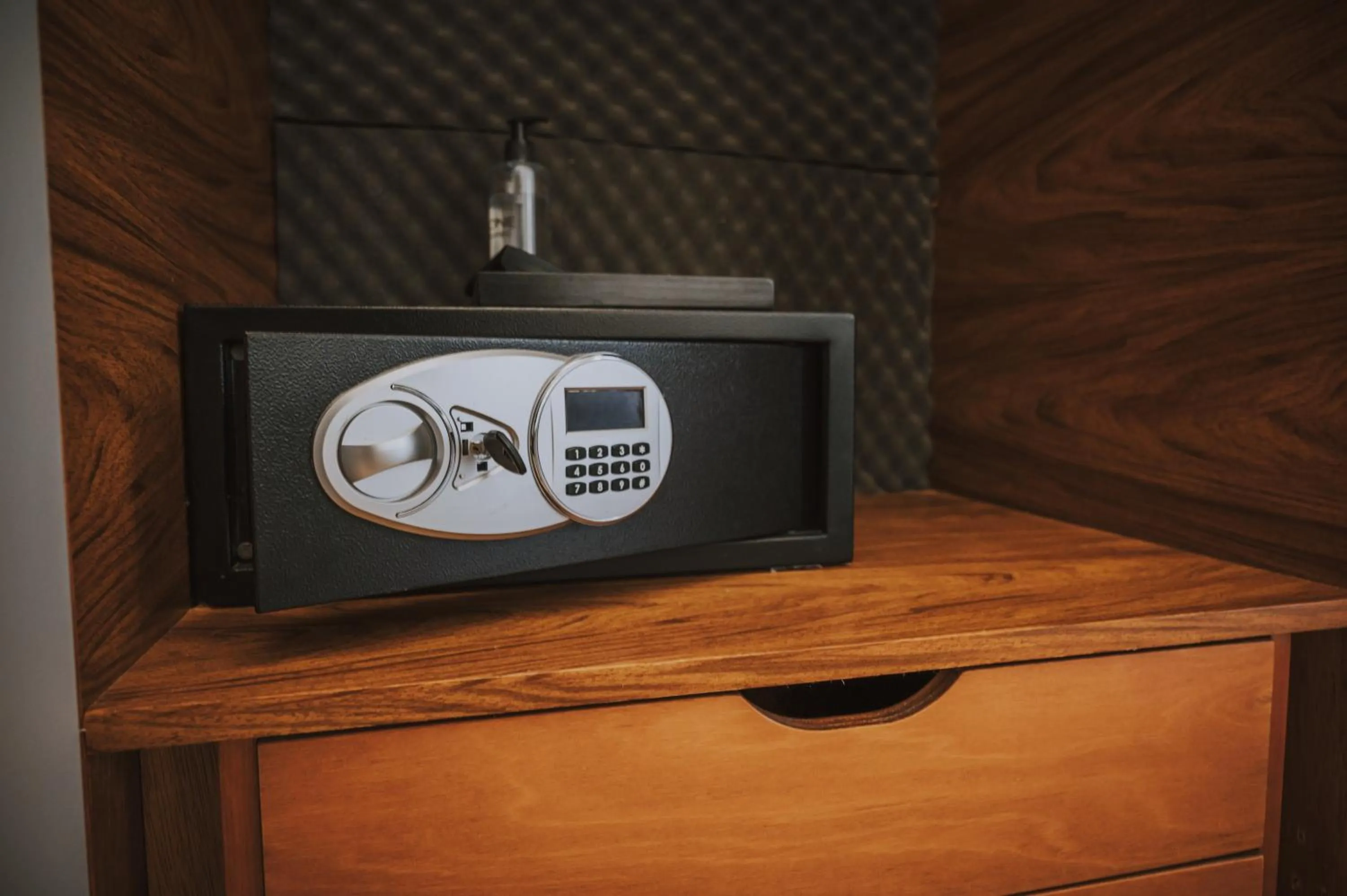 Bedroom in Albergo Delle Regioni, Barberini - Fontana di Trevi