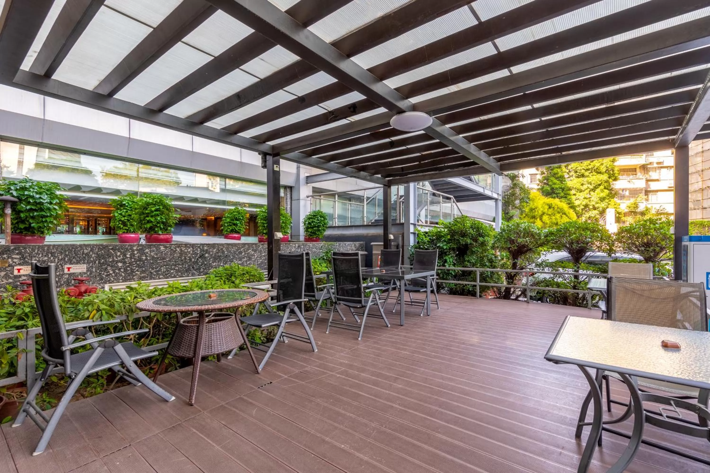 Restaurant/places to eat in Crowne Plaza Guangzhou City Centre by IHG