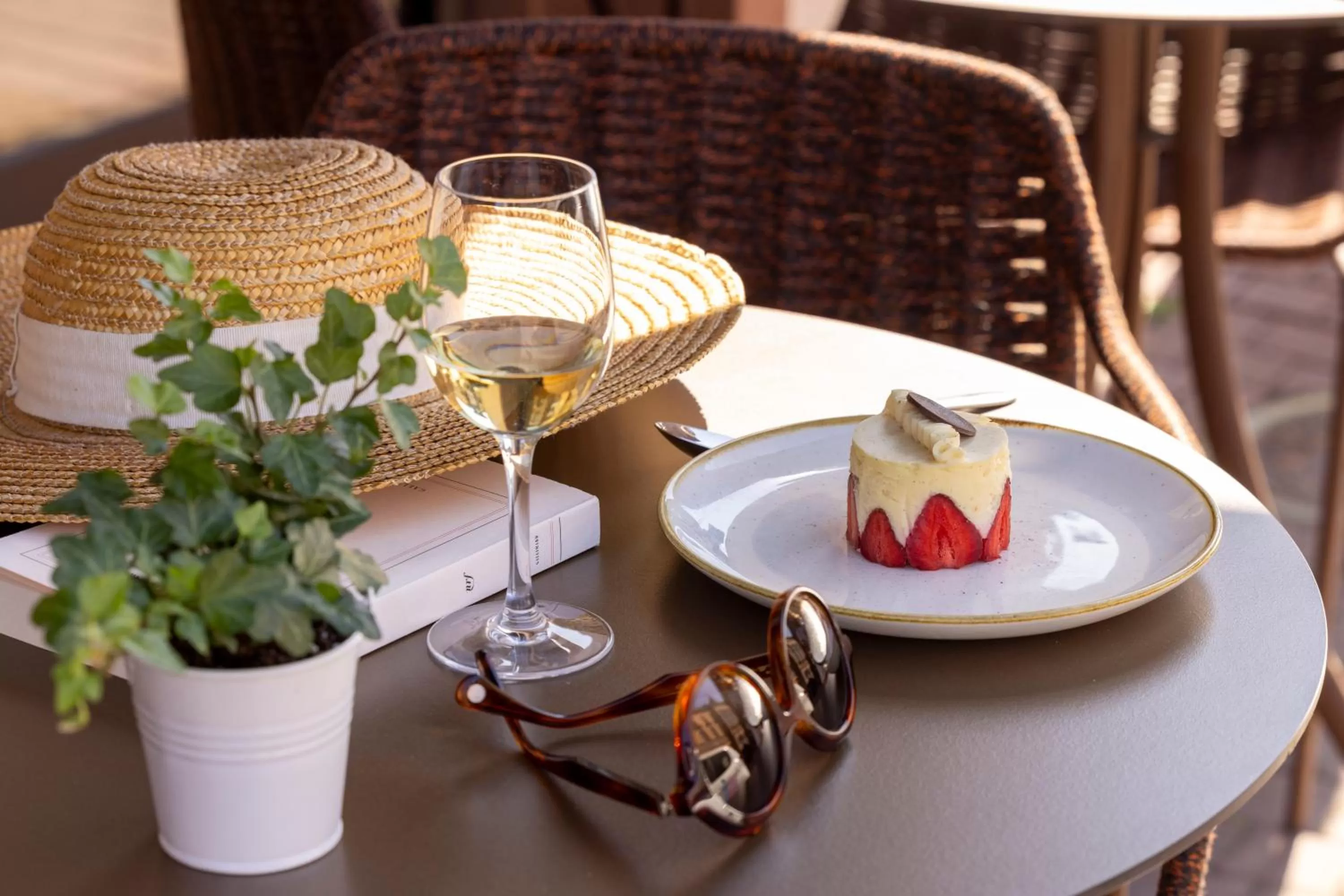 Restaurant/places to eat in Hotel La Diligence