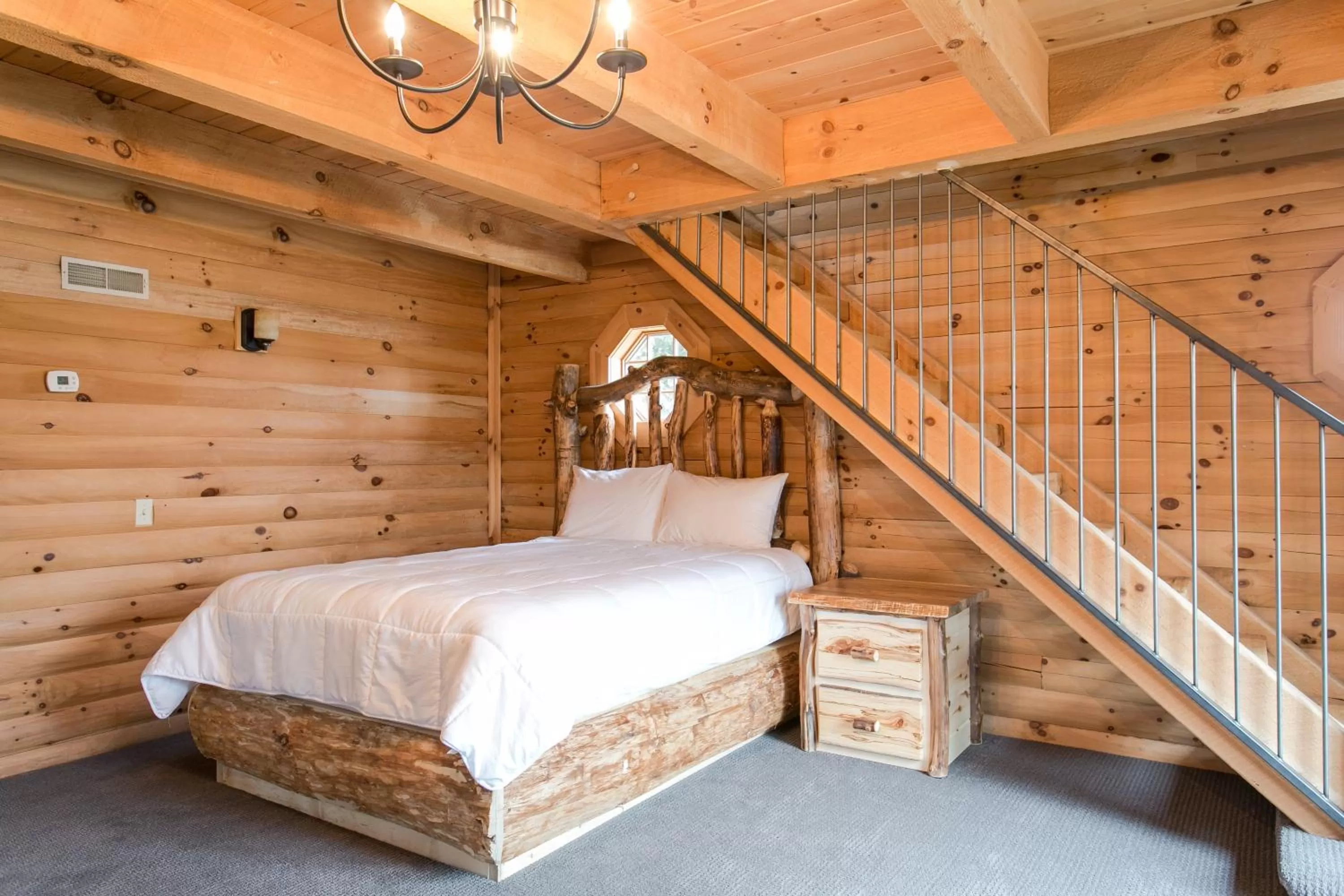 Bedroom, Bed in Coblentz Country Lodge by Amish Country Lodging