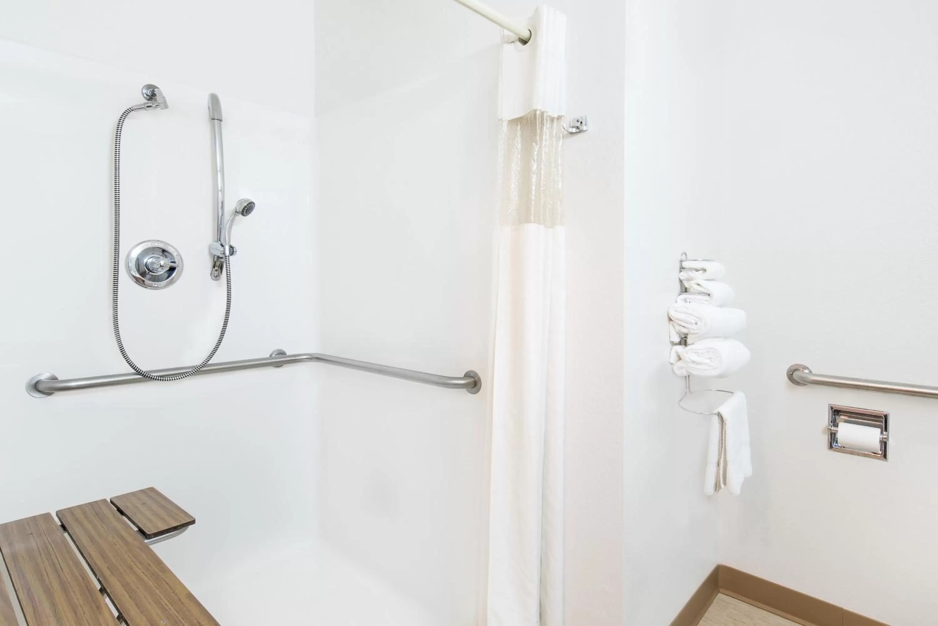 Shower in Wrangler Hotel Morris