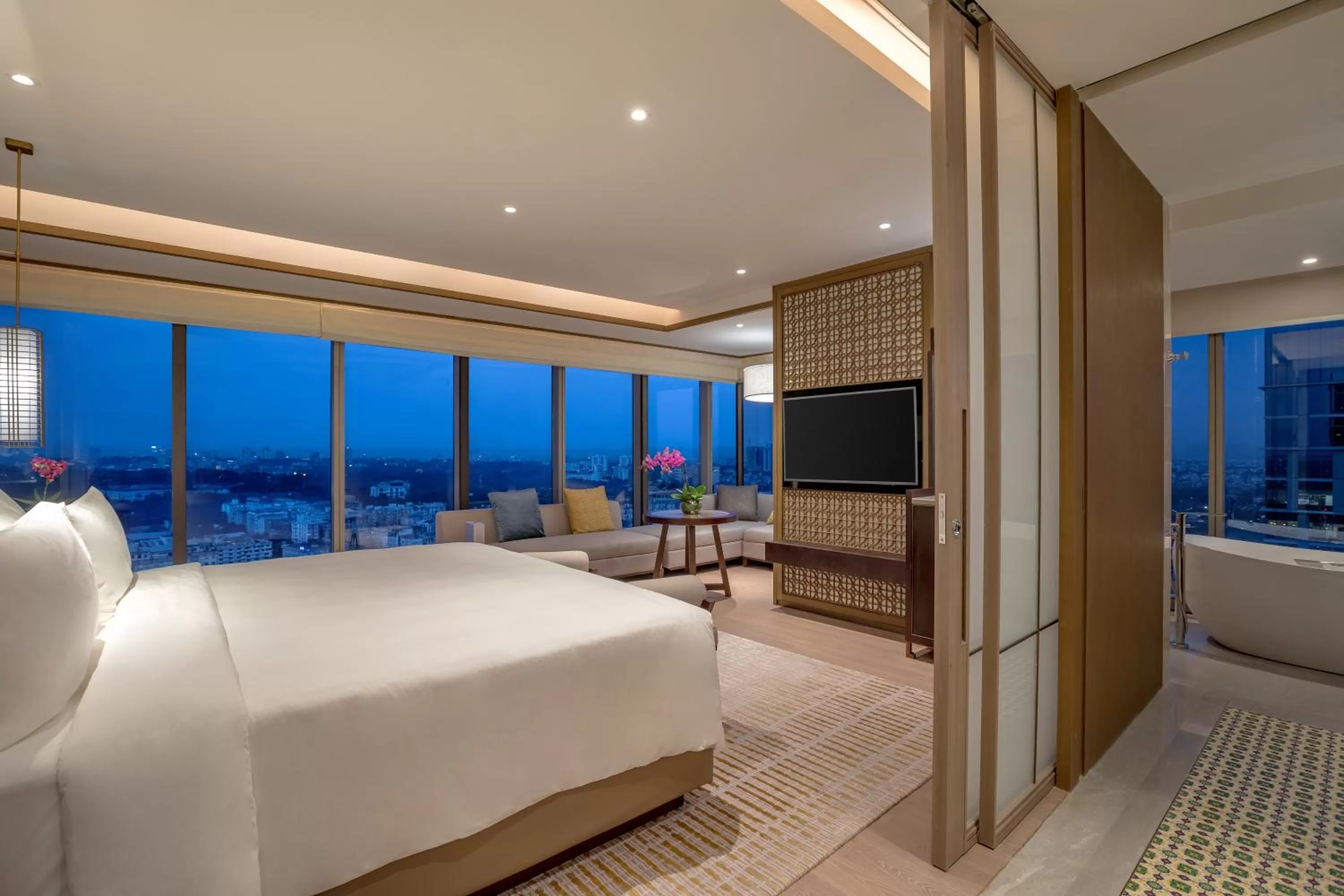 City view, Bed in Pan Pacific Yangon