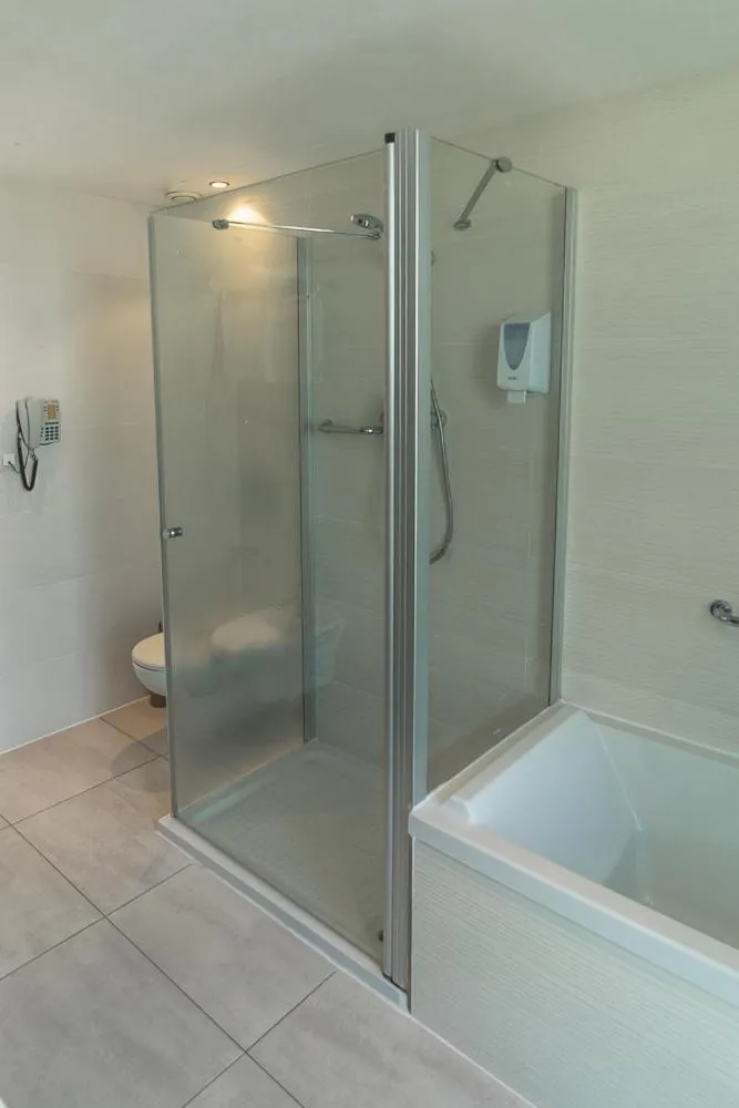 Shower in Ágora Spa & Resort