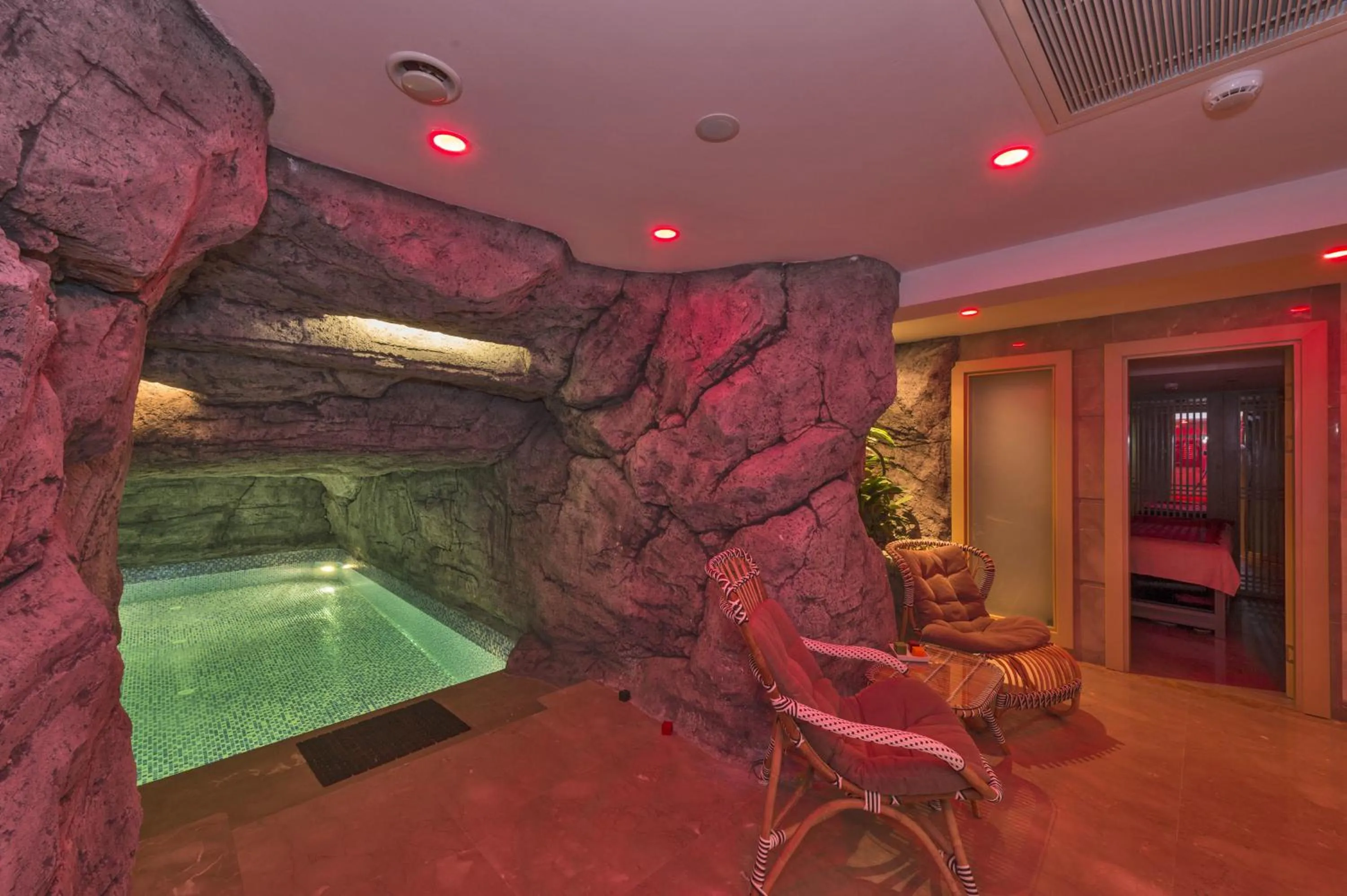 Activities in Glorious Hotel