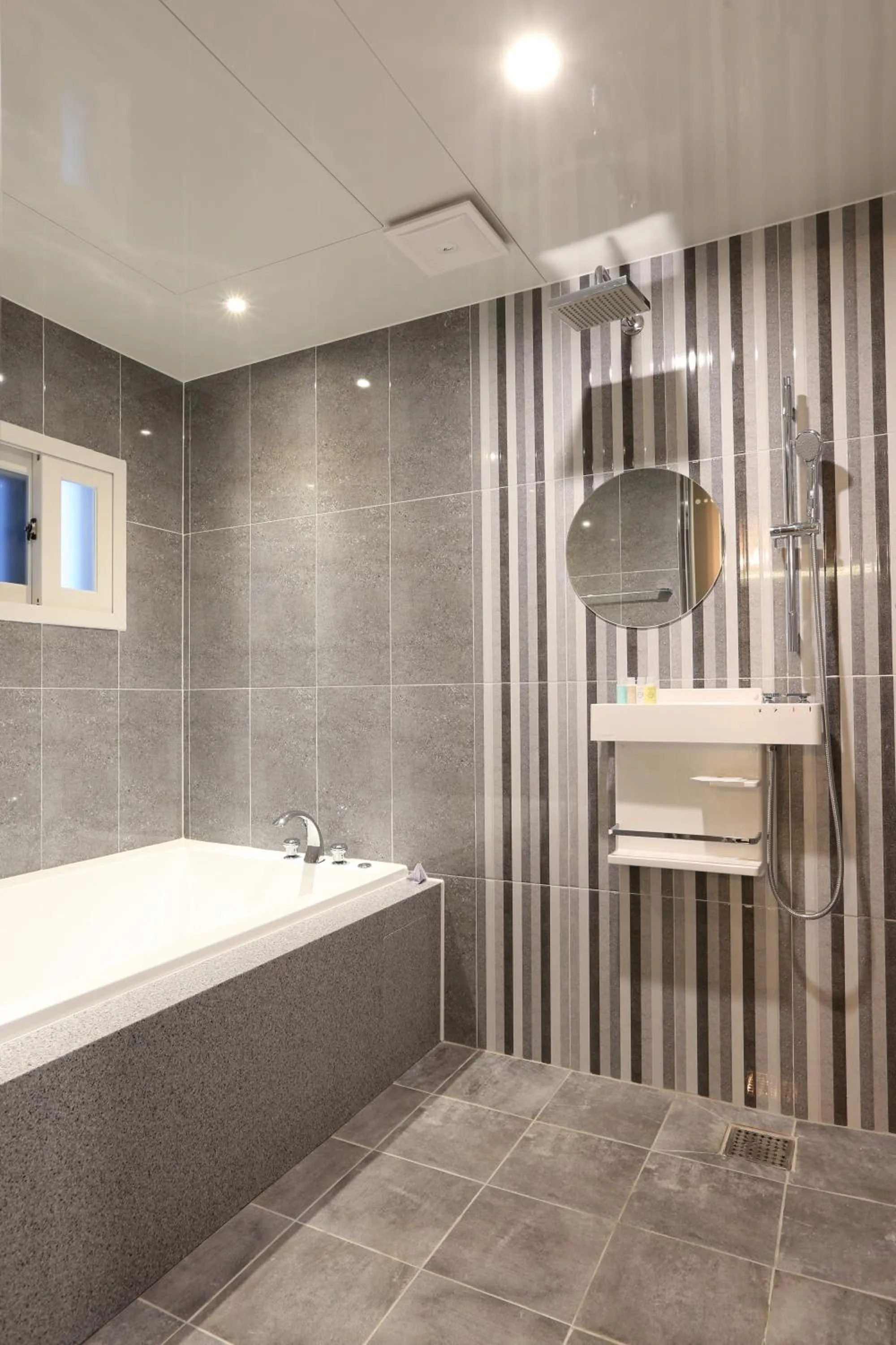 Shower in Le Idea Hotel Busan Station