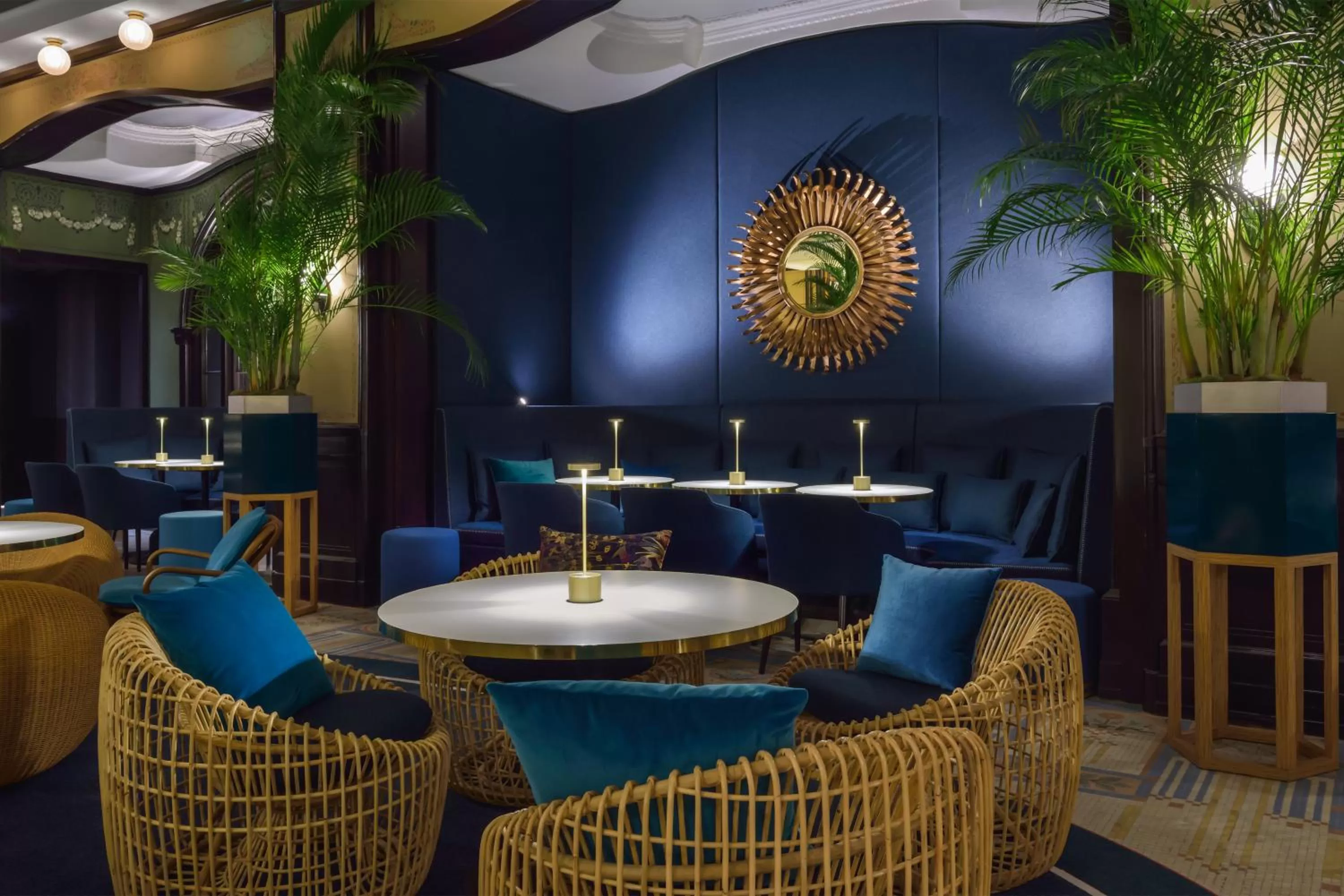 Restaurant/places to eat in l'Echiquier Opéra Hotel Paris - MGallery Collection