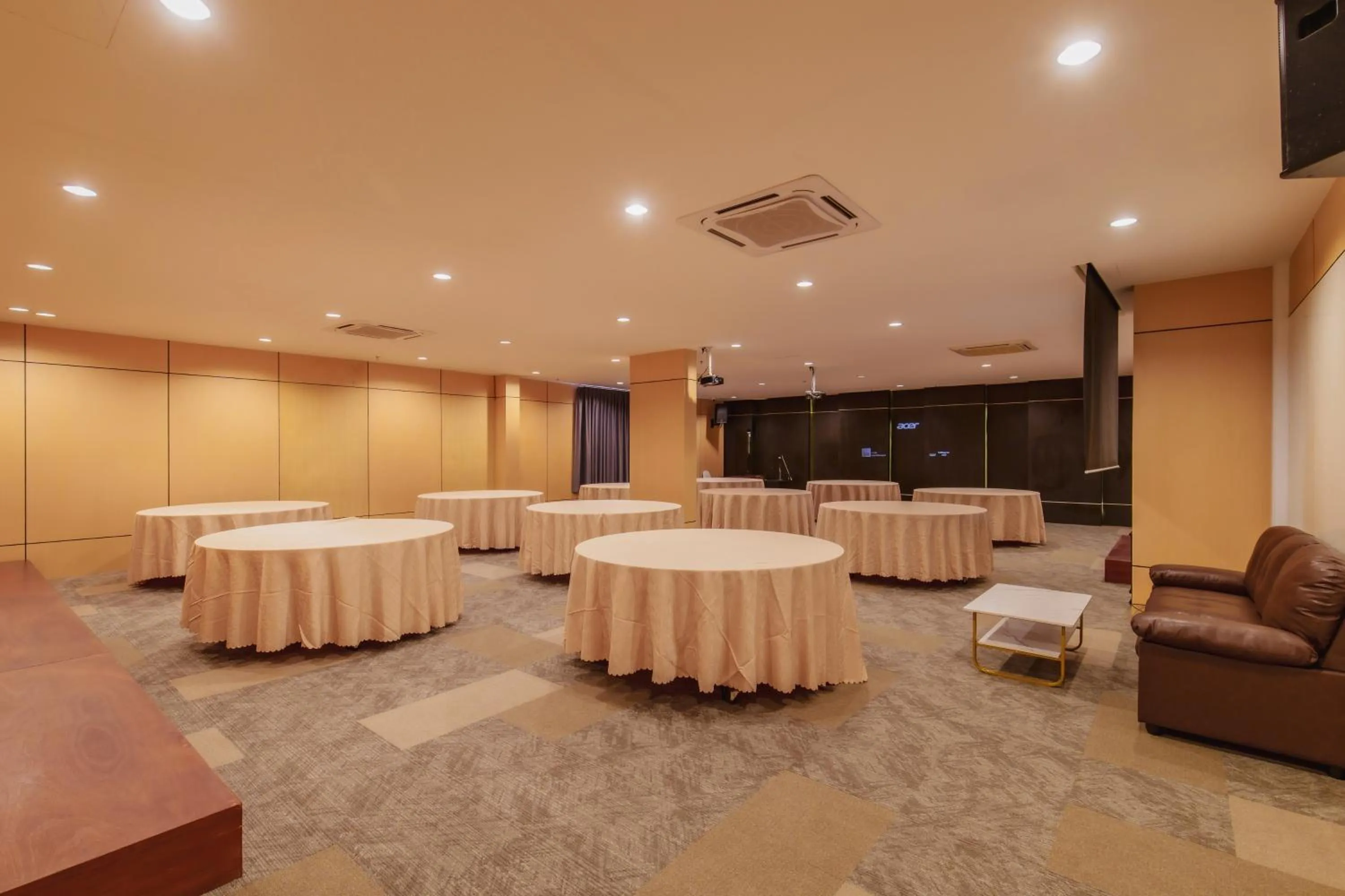 Meeting/conference room in Elite Suites Patong