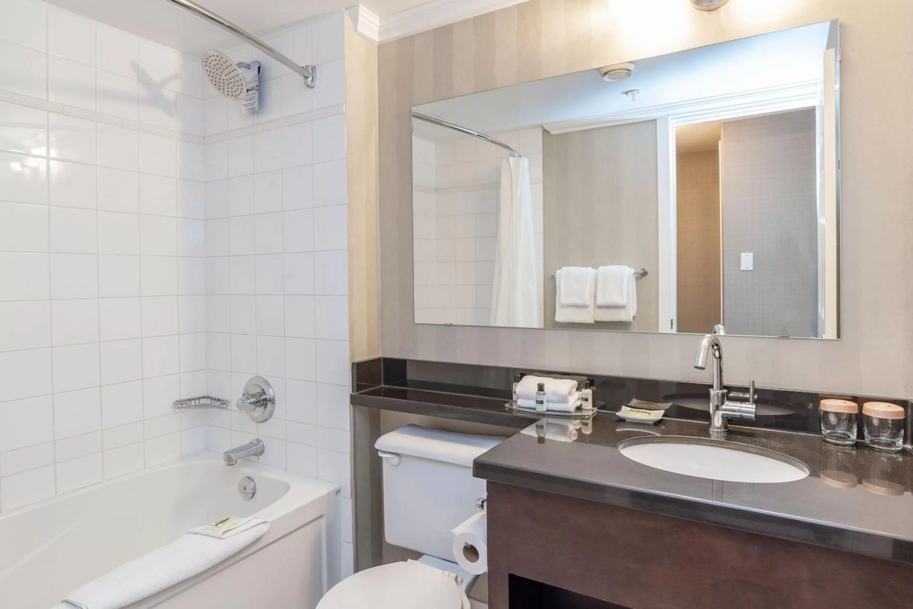 Bathroom in Sandman Hotel Vancouver Airport