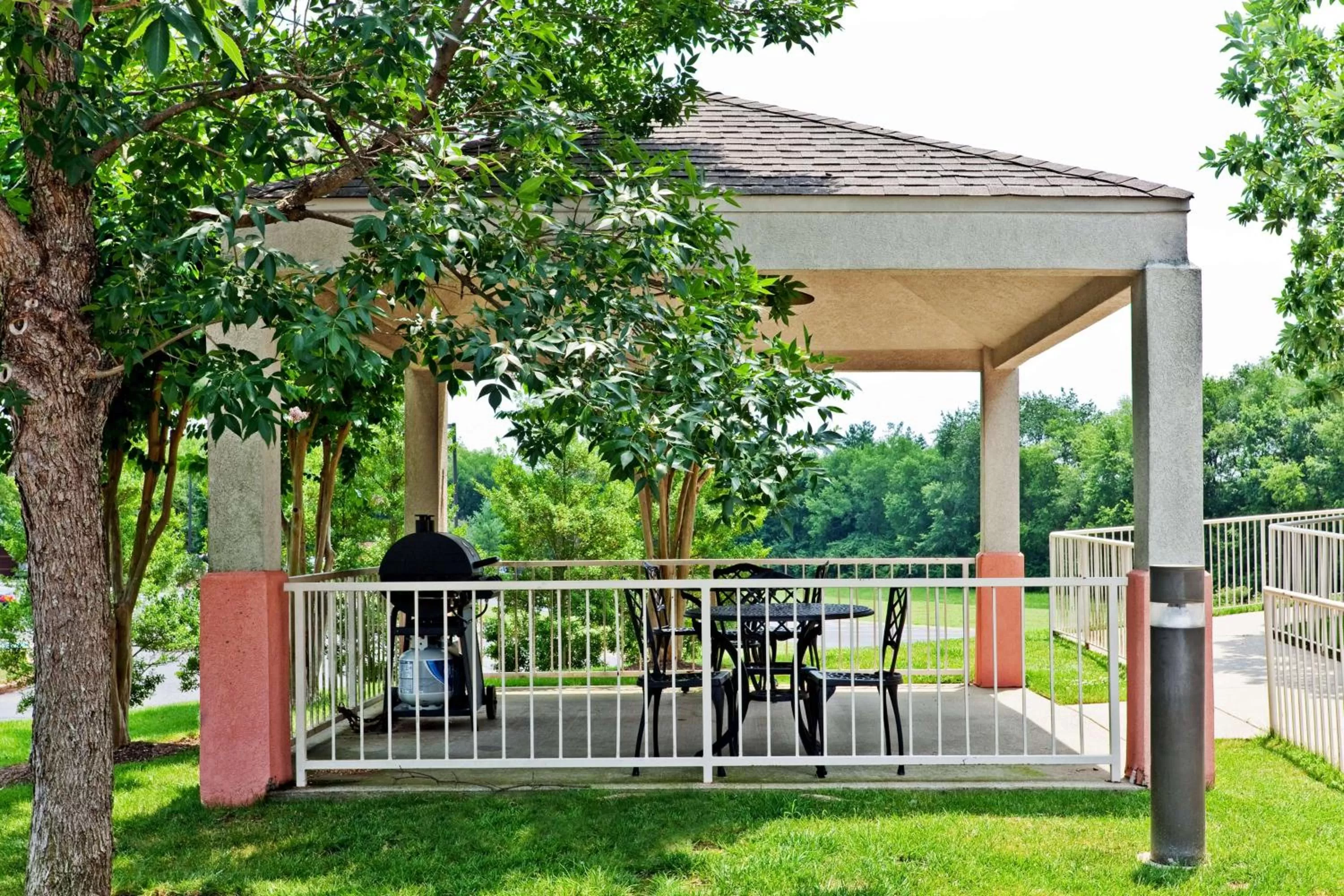Patio in Sonesta Simply Suites Nashville Brentwood