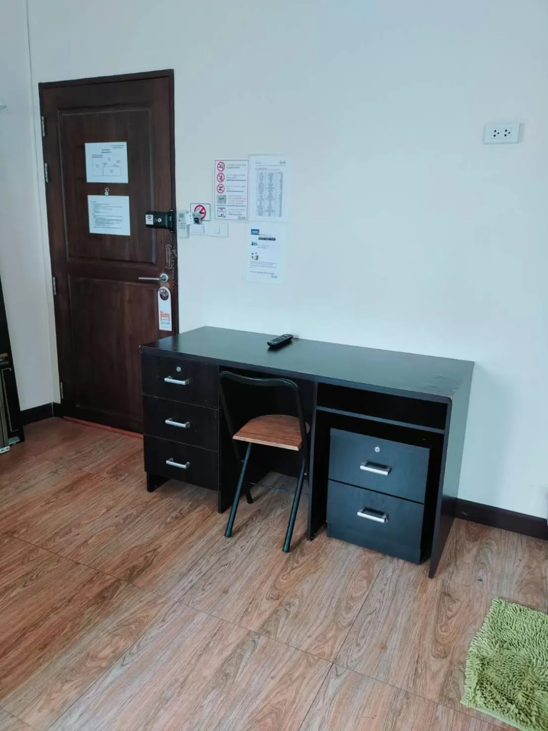 Photo of the whole room, TV/Entertainment Center in The Cube Sathorn Boutique Hotel