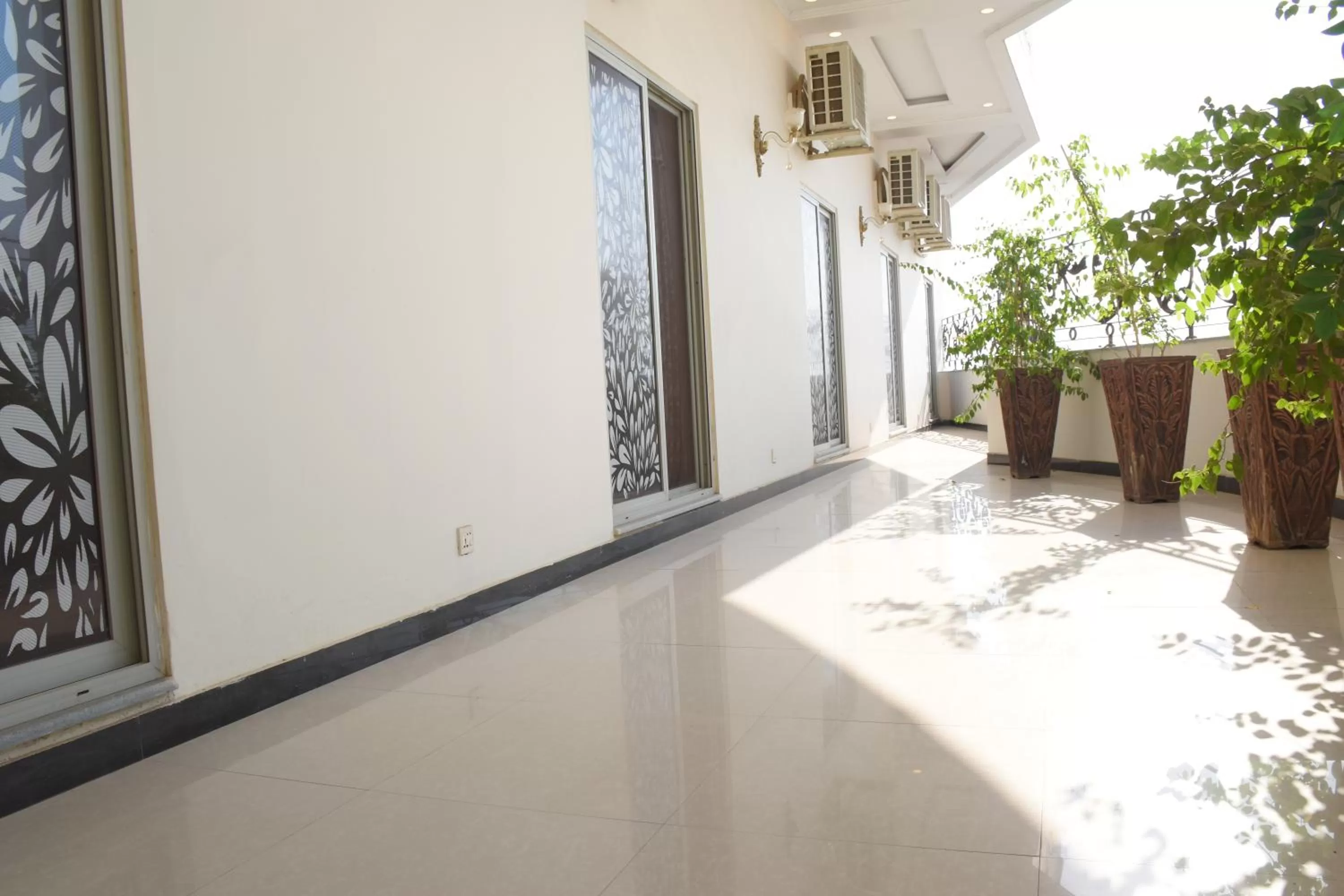 Deluxe King Room in Hotel de Raj Sialkot