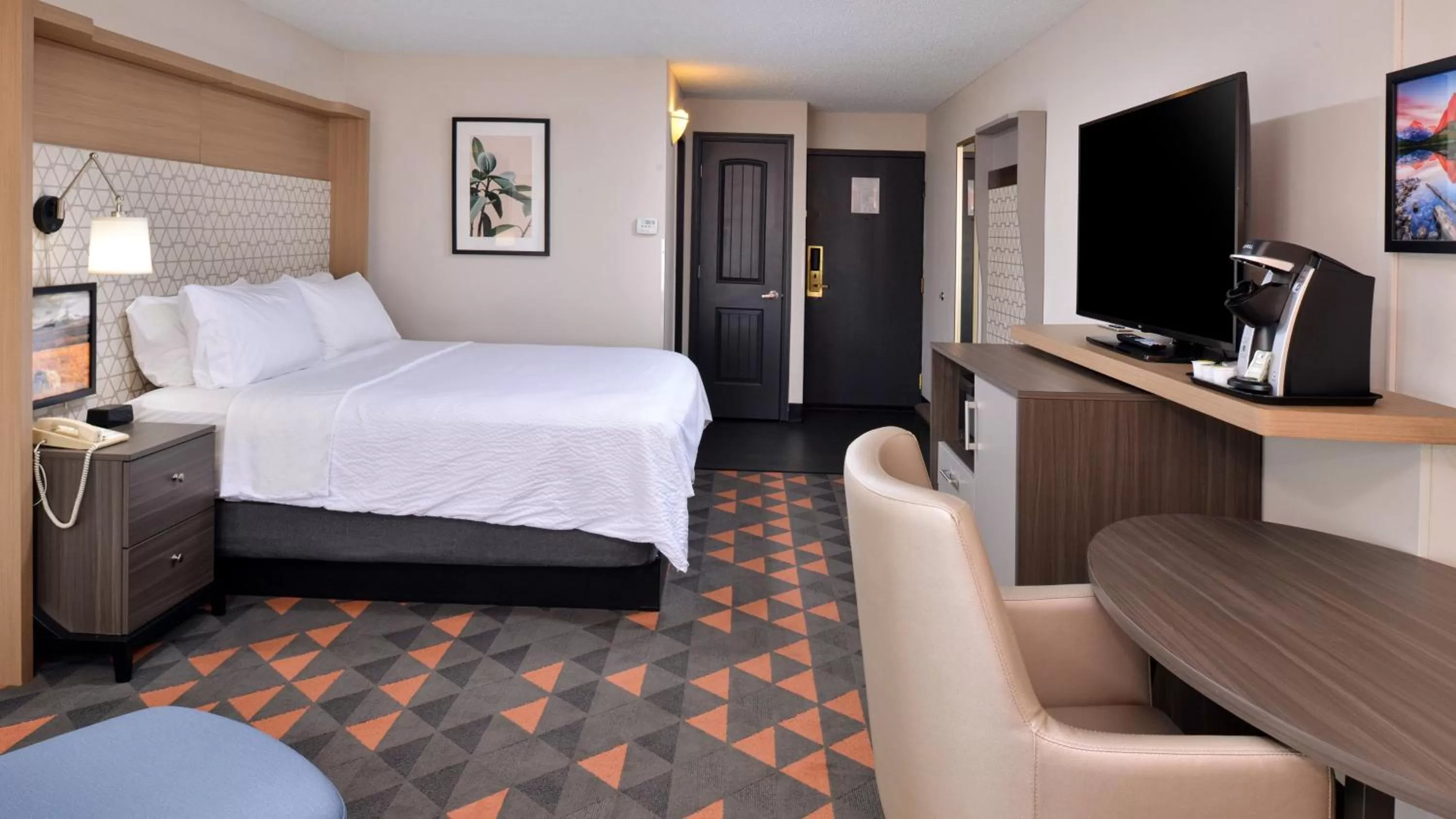 Photo of the whole room, Bed in Holiday Inn Great Falls-Convention Center by IHG