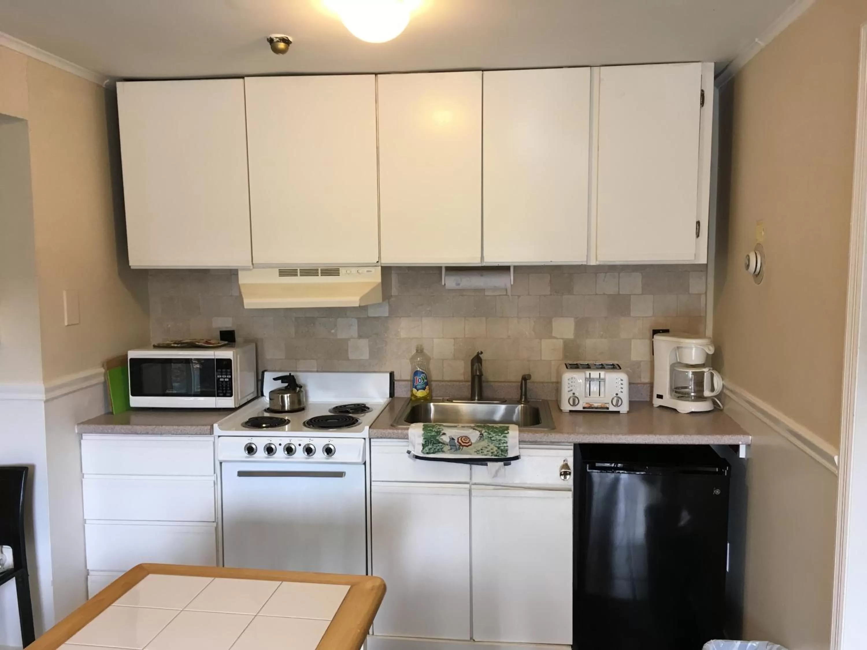 Coffee/tea facilities in Westhampton Seabreeze Motel