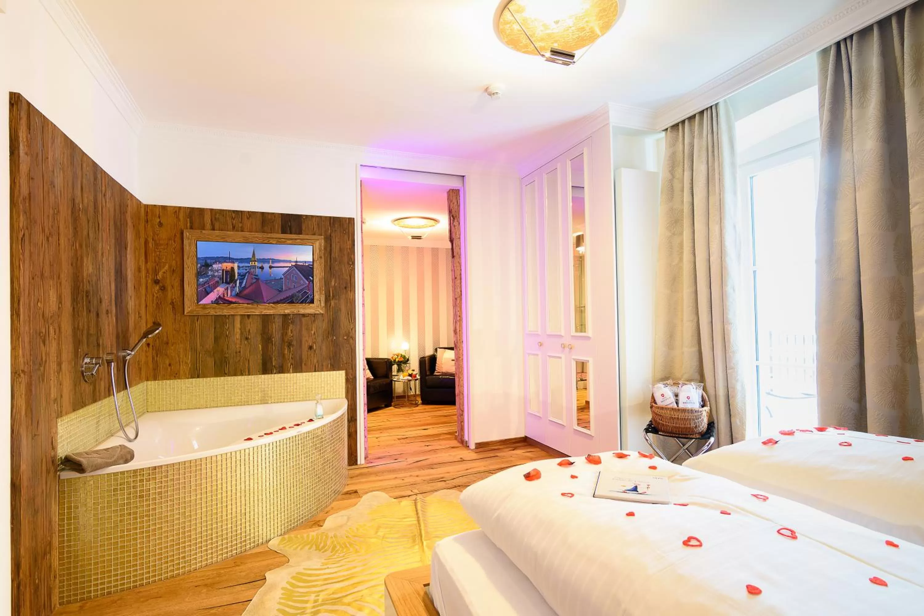 Photo of the whole room, Bed in YachtHotel Helvetia Spa- und Wellnessdomizil