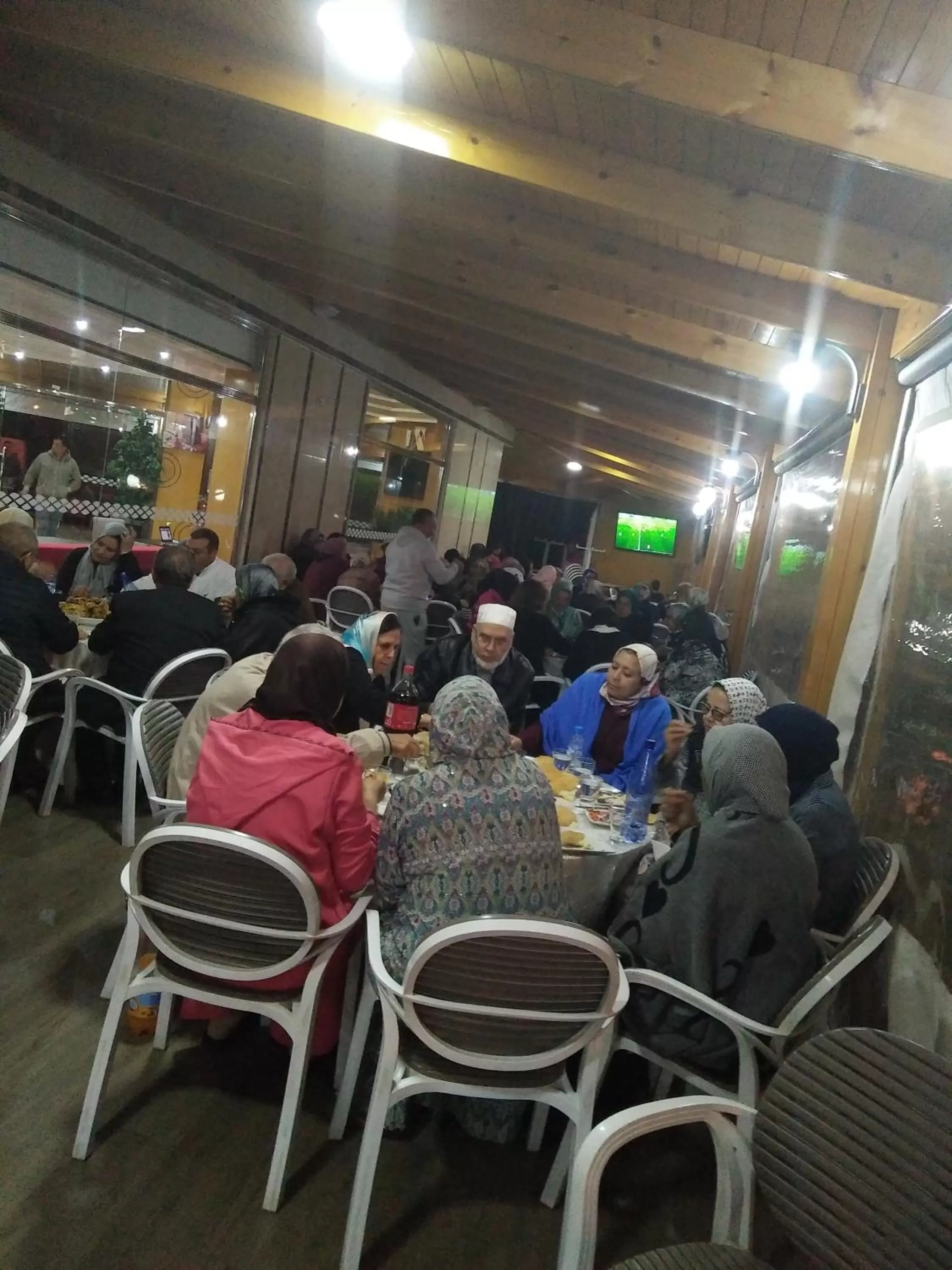 Restaurant/Places to Eat in Hôtel Hadaik Ain Asserdoune