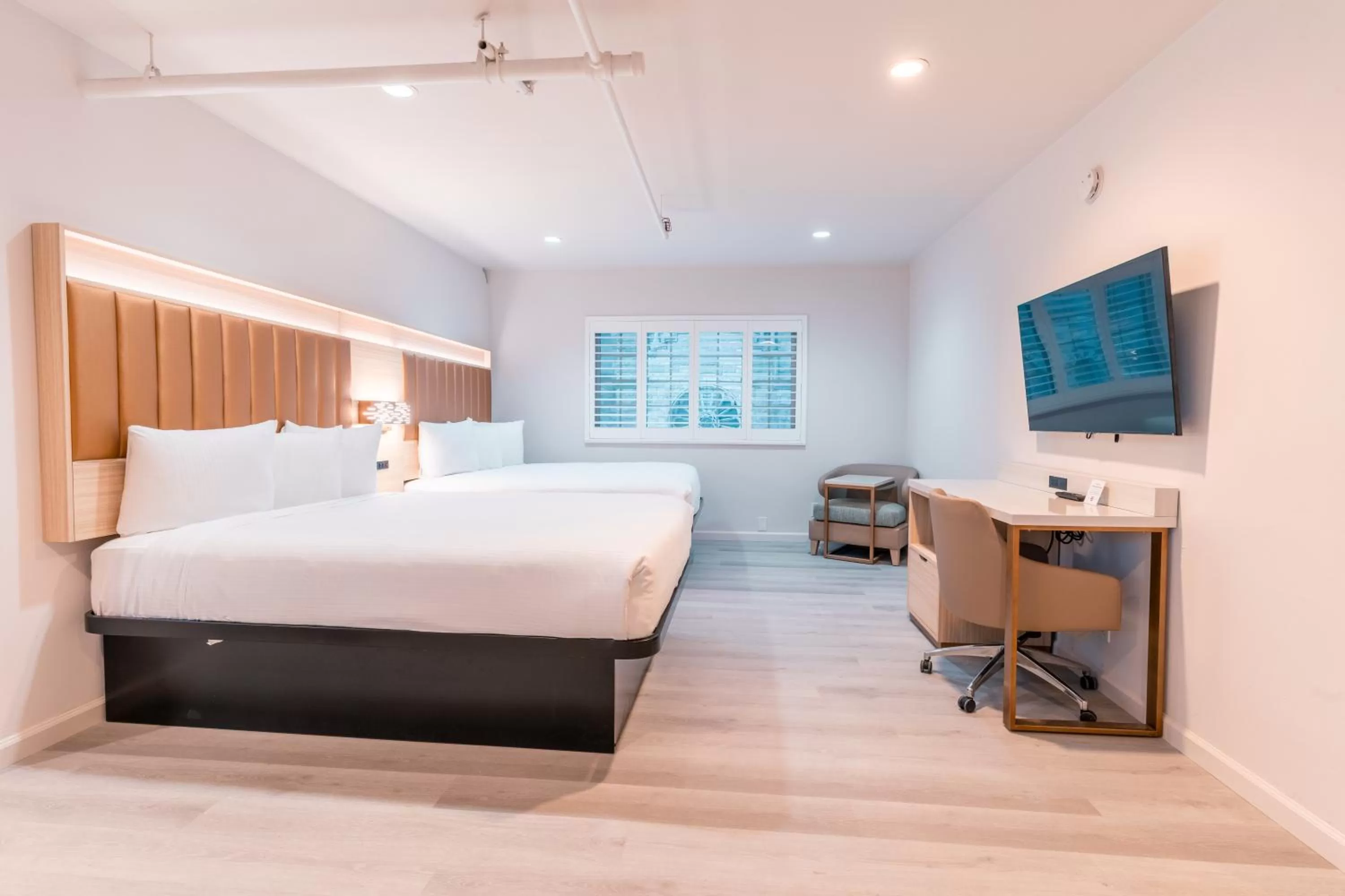 Bed in Inn on Broadway