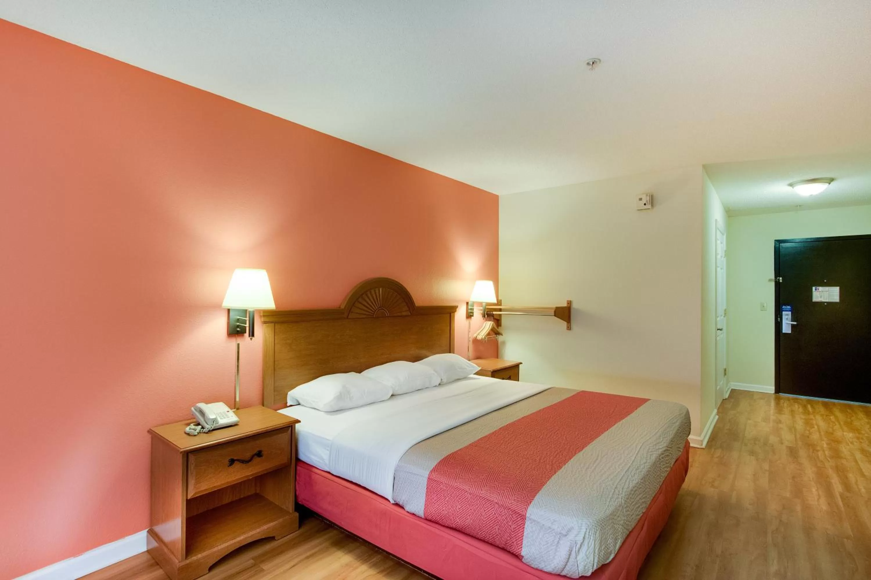 Bedroom, Bed in Motel 6-Hinesville, GA