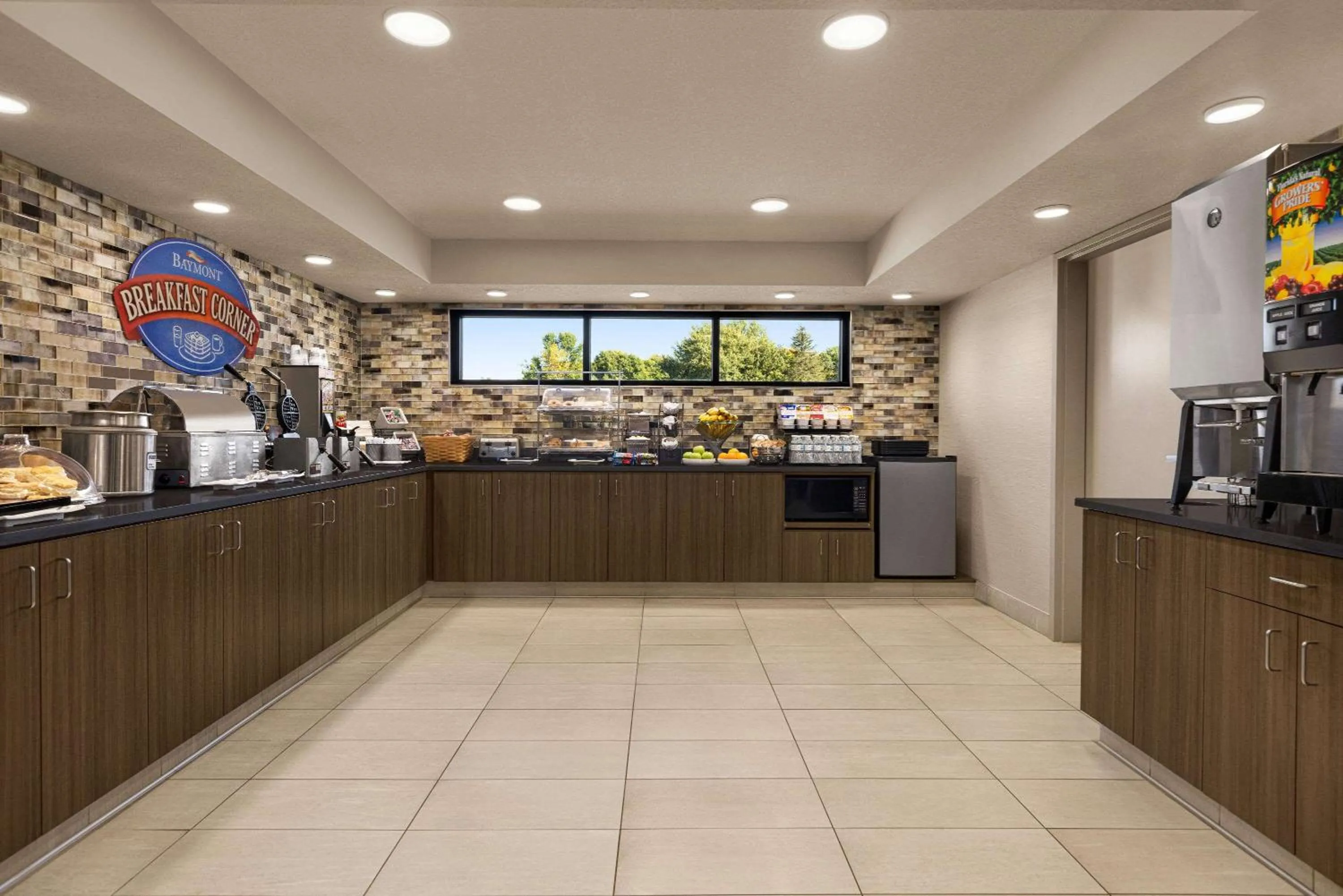 Restaurant/places to eat in Baymont by Wyndham Owatonna