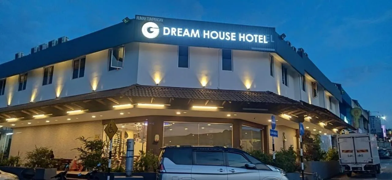 Night in Dream House Hotel