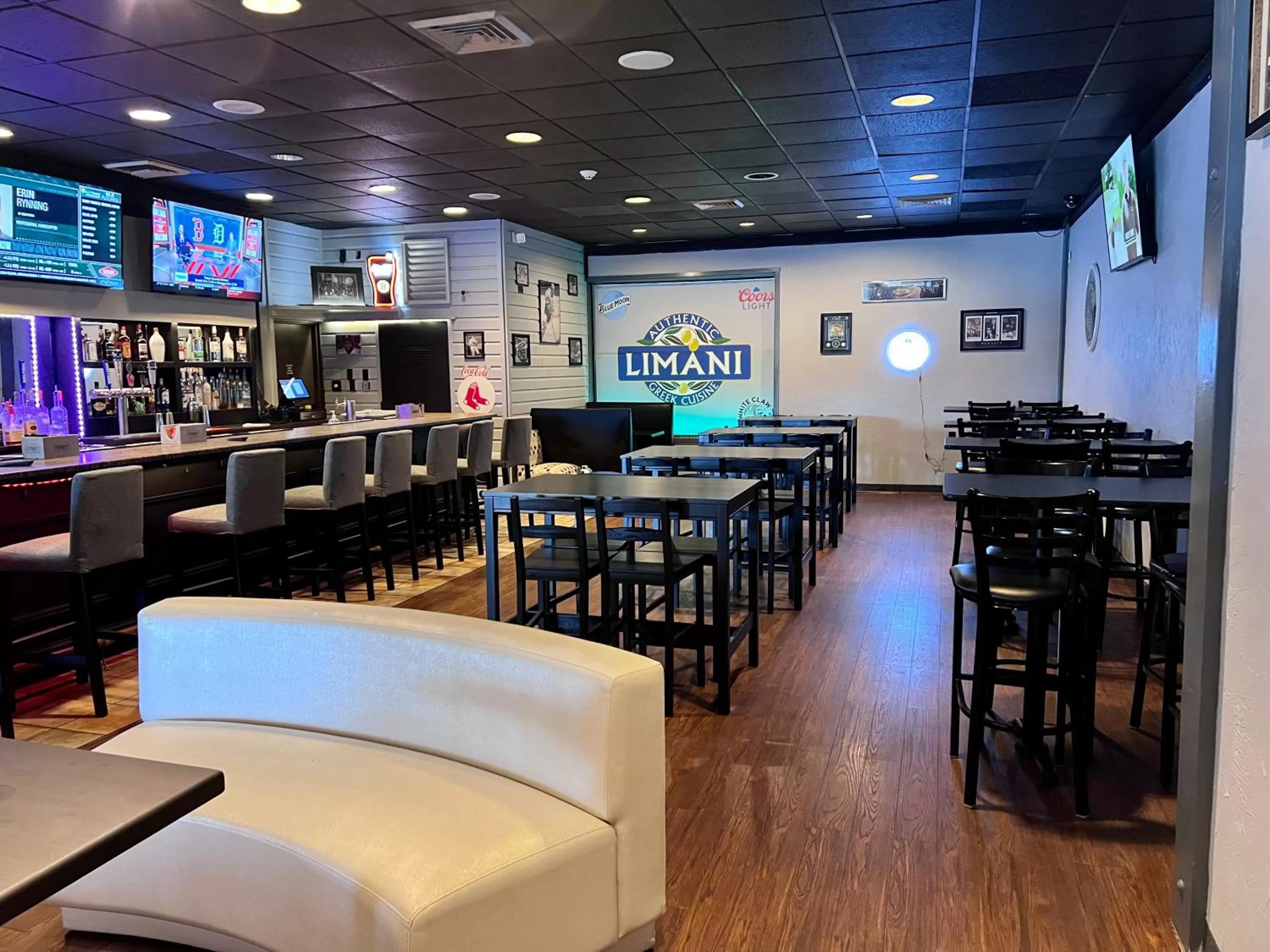 Restaurant/places to eat in Falmouth Inn