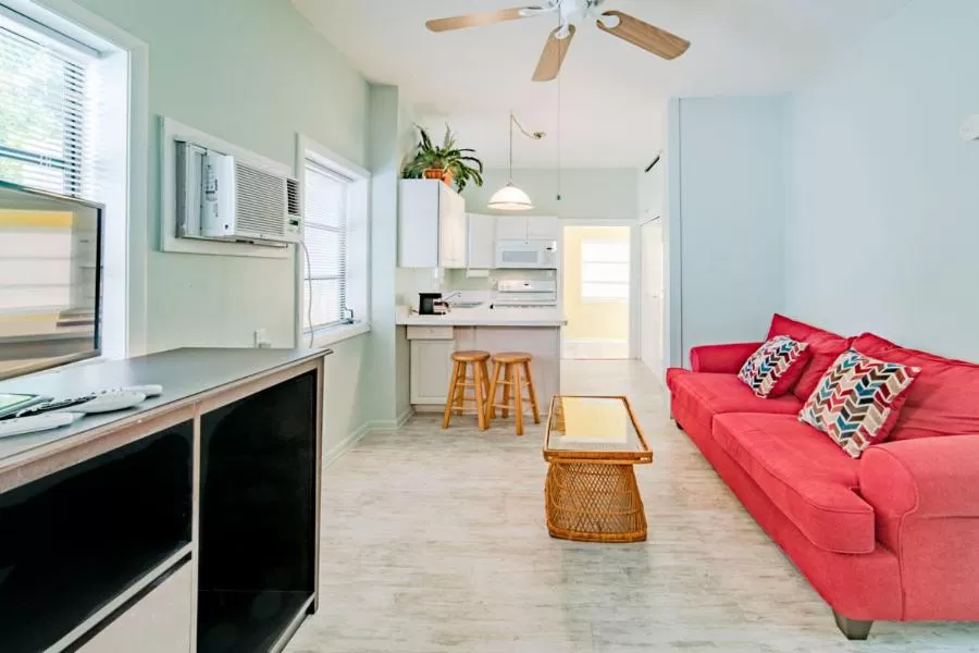 Queen Suite in The Palmetto Inn