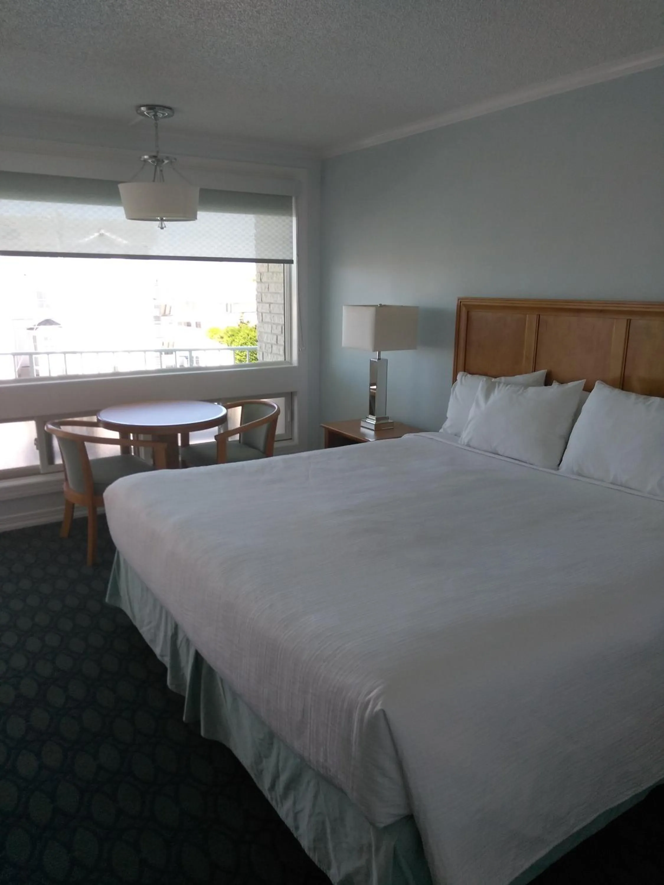 Bedroom, Bed in Sea Crest Inn