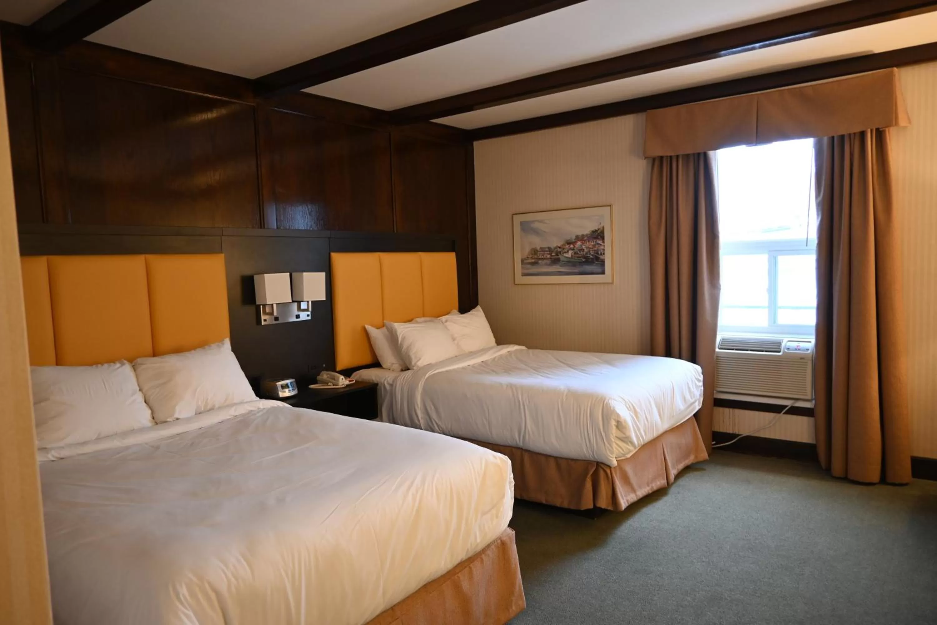 Bed in The Gananoque Inn