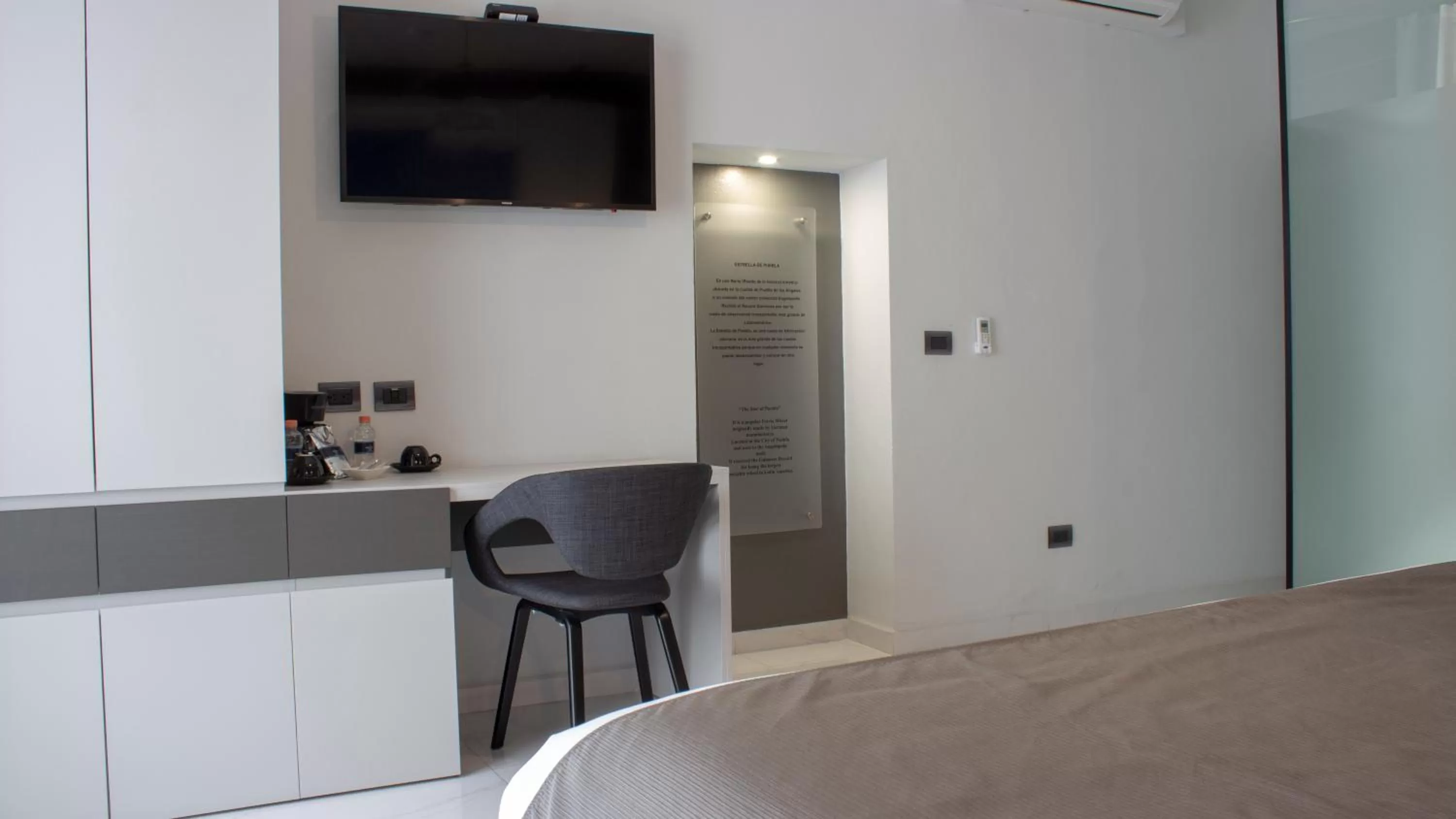 TV and multimedia in Hotel Boutique Casona de Santa Clara