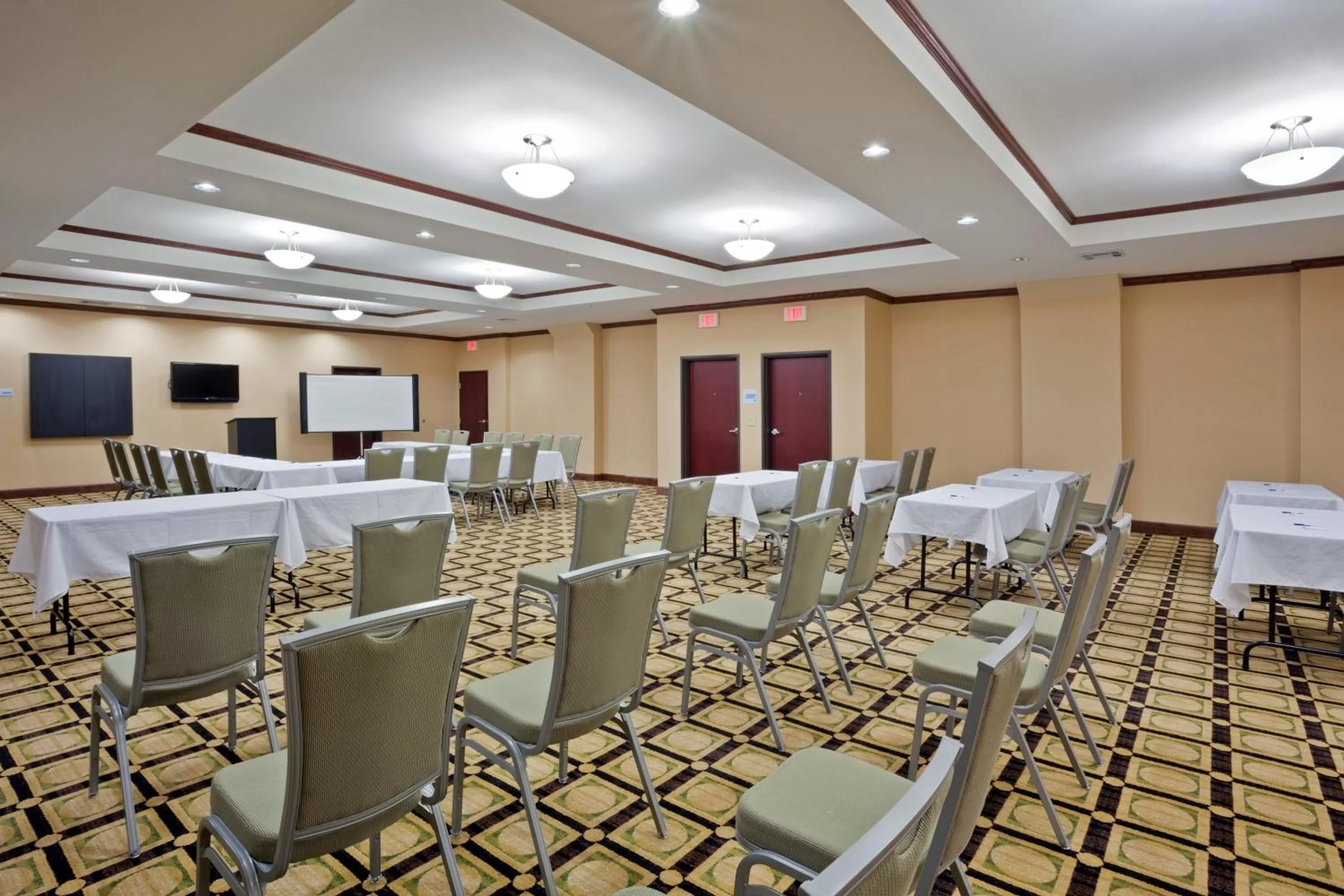 Meeting/conference room in Holiday Inn Express Hotel & Suites Dumas by IHG