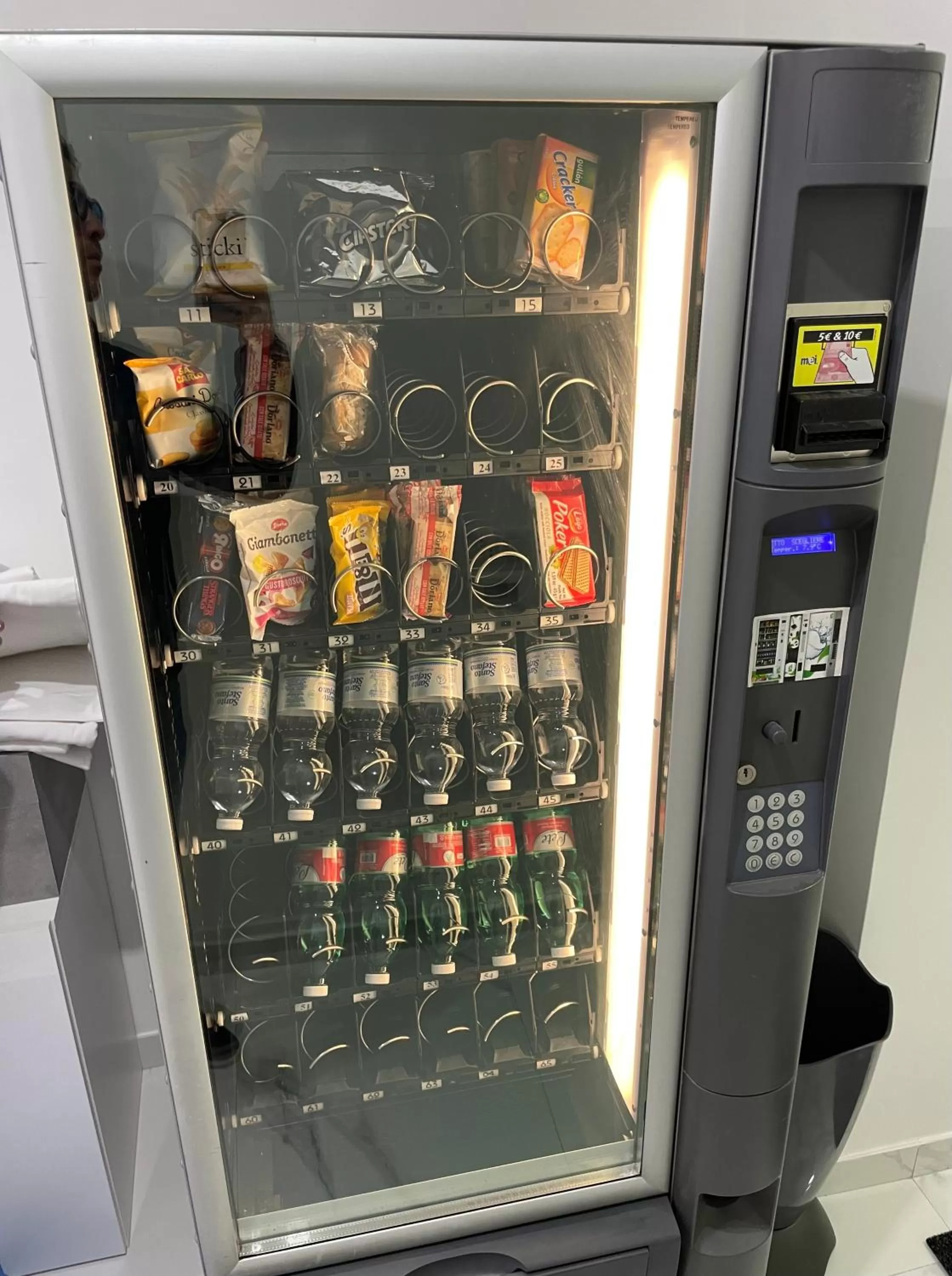 Restaurant/places to eat in Lumacors House