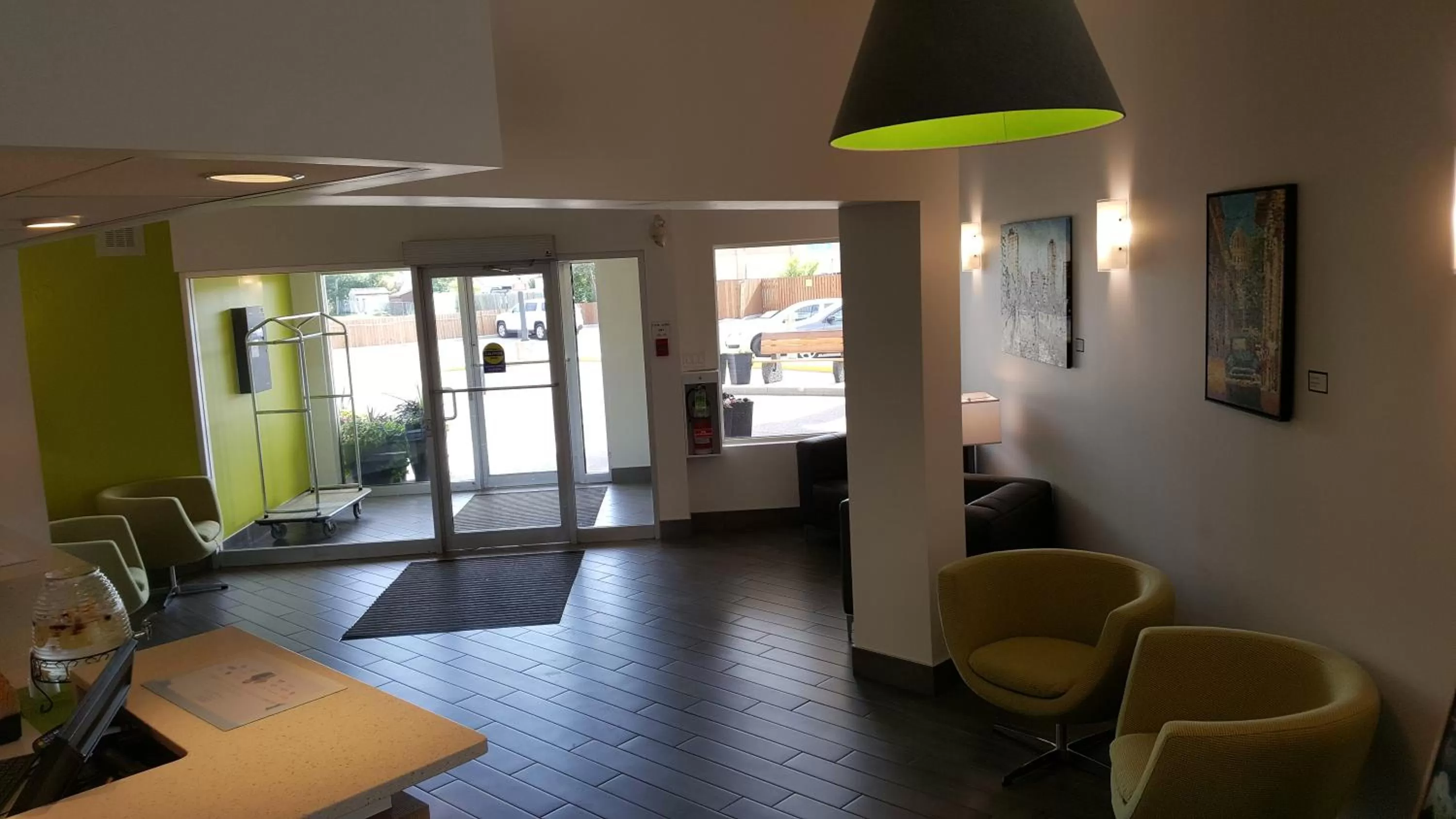 Lobby or reception in Super 8 by Wyndham Winnipeg West