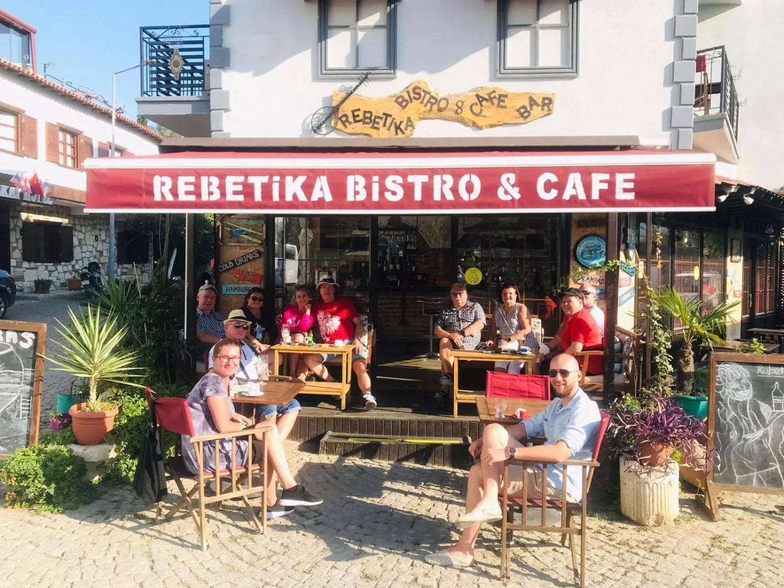 Restaurant/places to eat in Rebetika Hotel & bistro