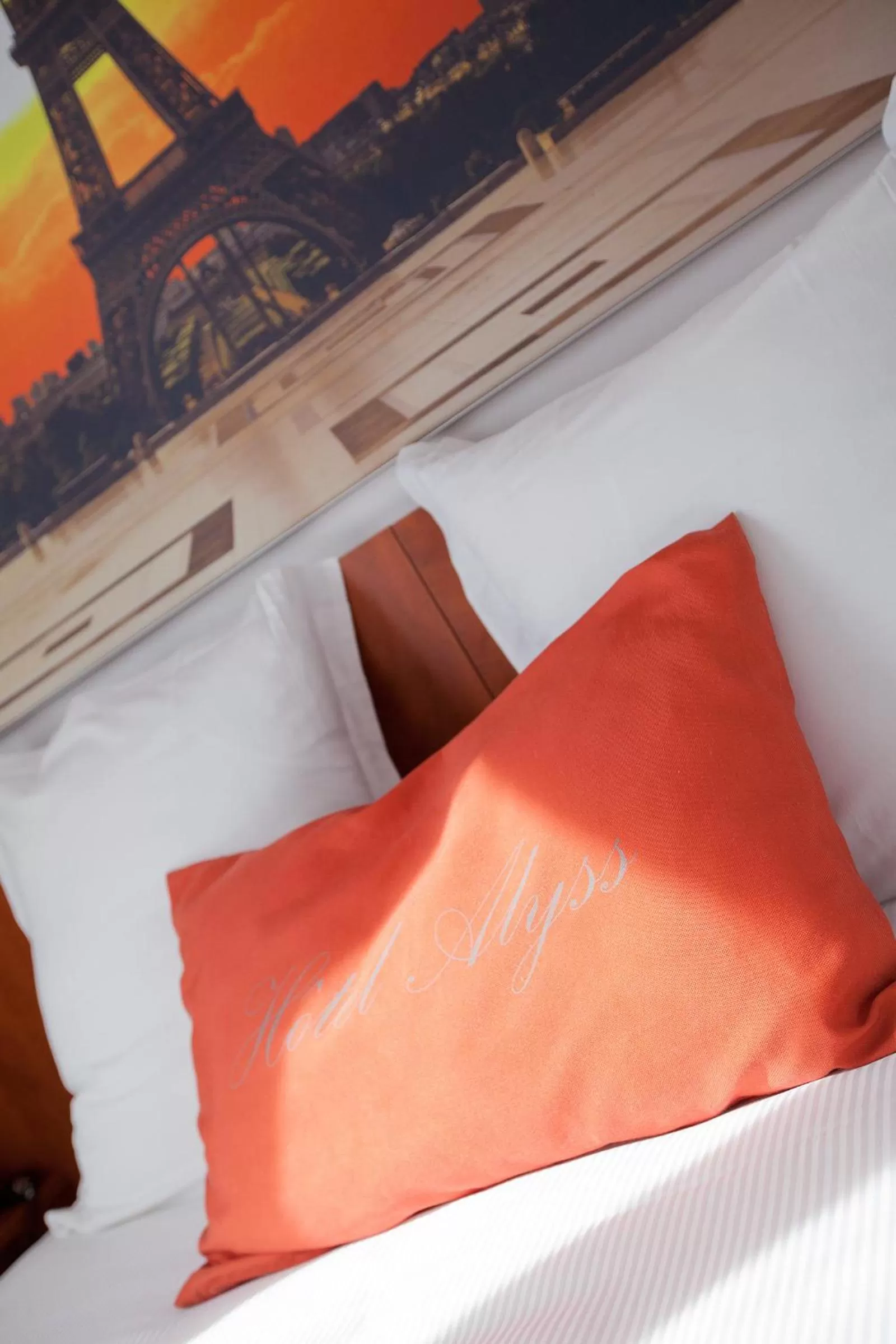 Decorative detail, Bed in Alyss Saphir Cambronne Eiffel