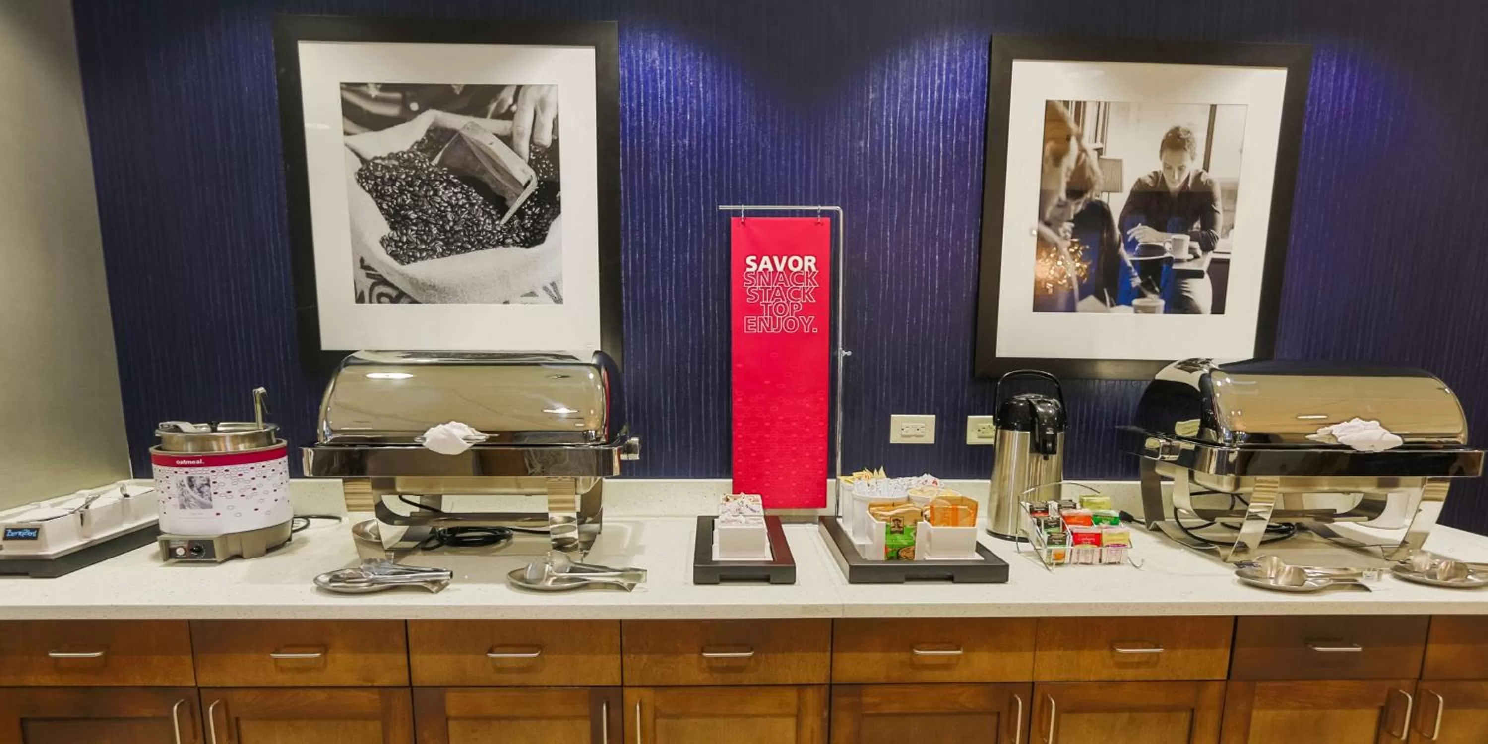 Dining area in Hampton Inn & Suites Charlotte/Ballantyne, Nc