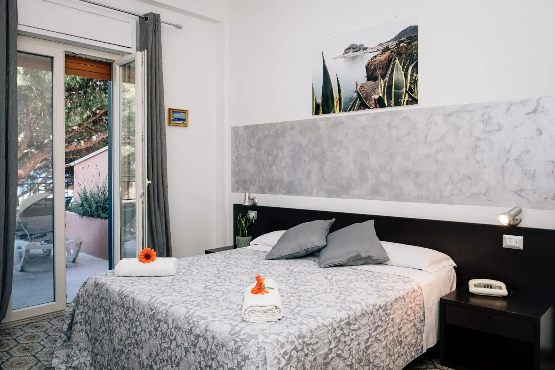 Double Room with Sea View in Al Pescatore Double Room with Sea View in Al Pescatore