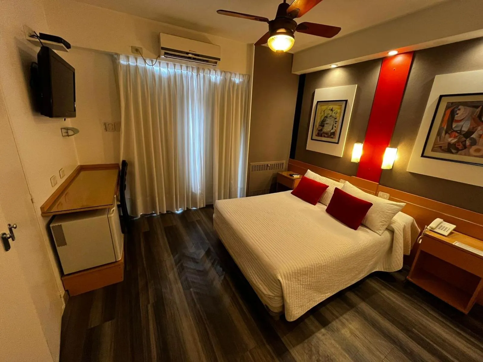 Bed in Sarmiento Palace Hotel