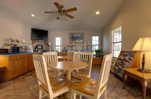 Restaurant/places to eat in Edinburg Executive Inn