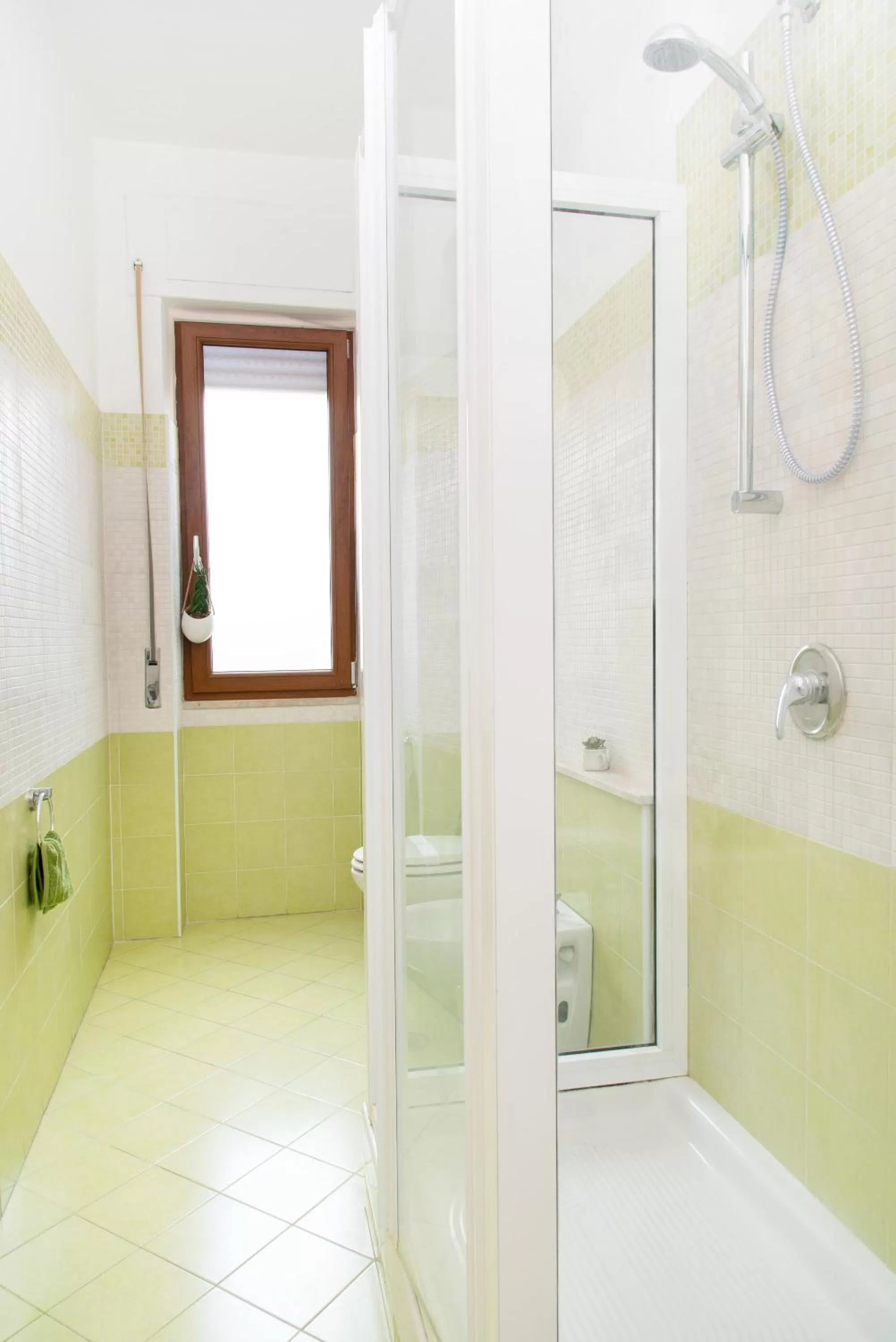Shower in Stanza Tasso - De Vivo Realty Sorrento