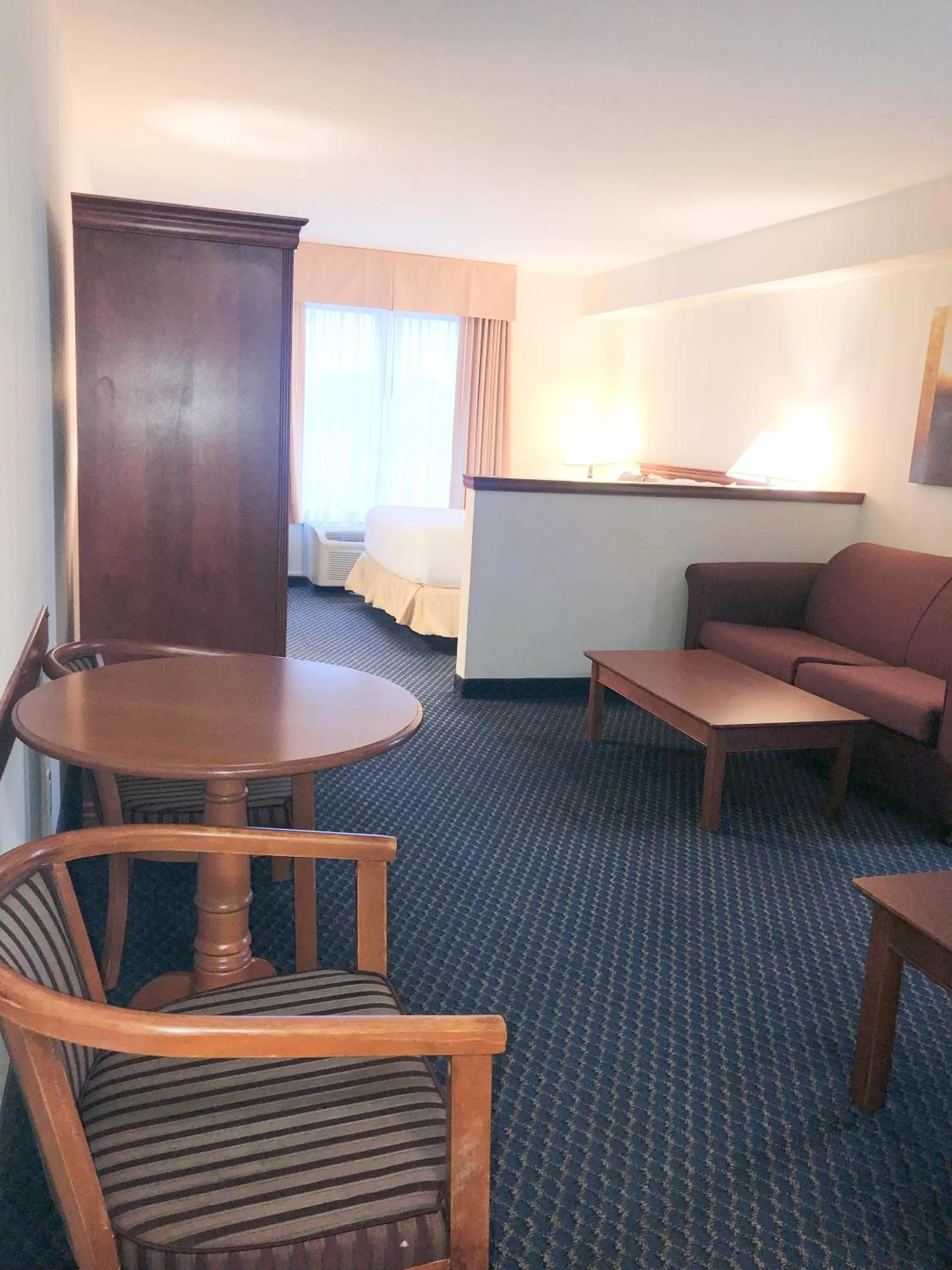 Bed in Days Inn by Wyndham Niagara Falls Centre St By the Falls