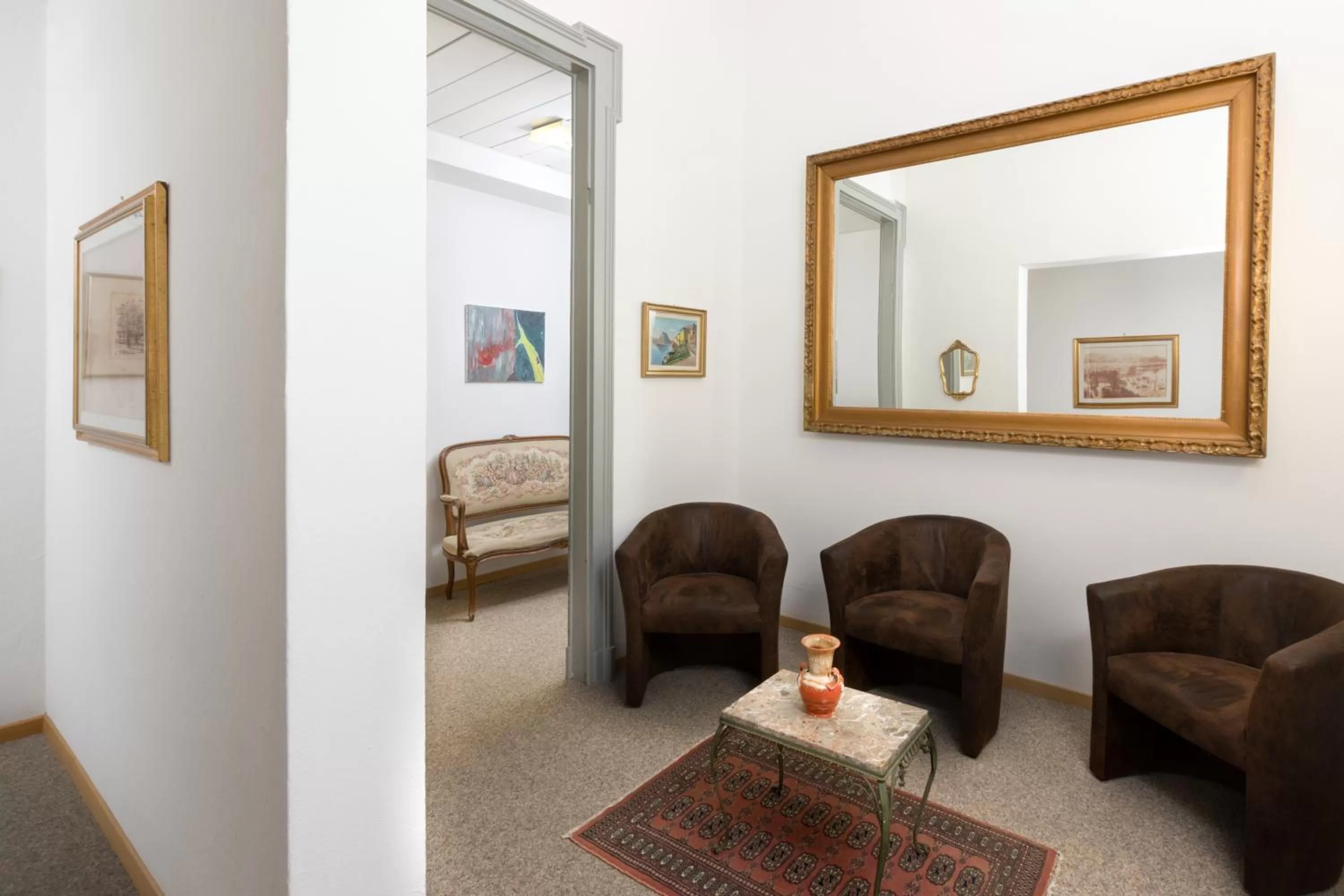 Communal lounge/ TV room in Hotel Zurigo Downtown